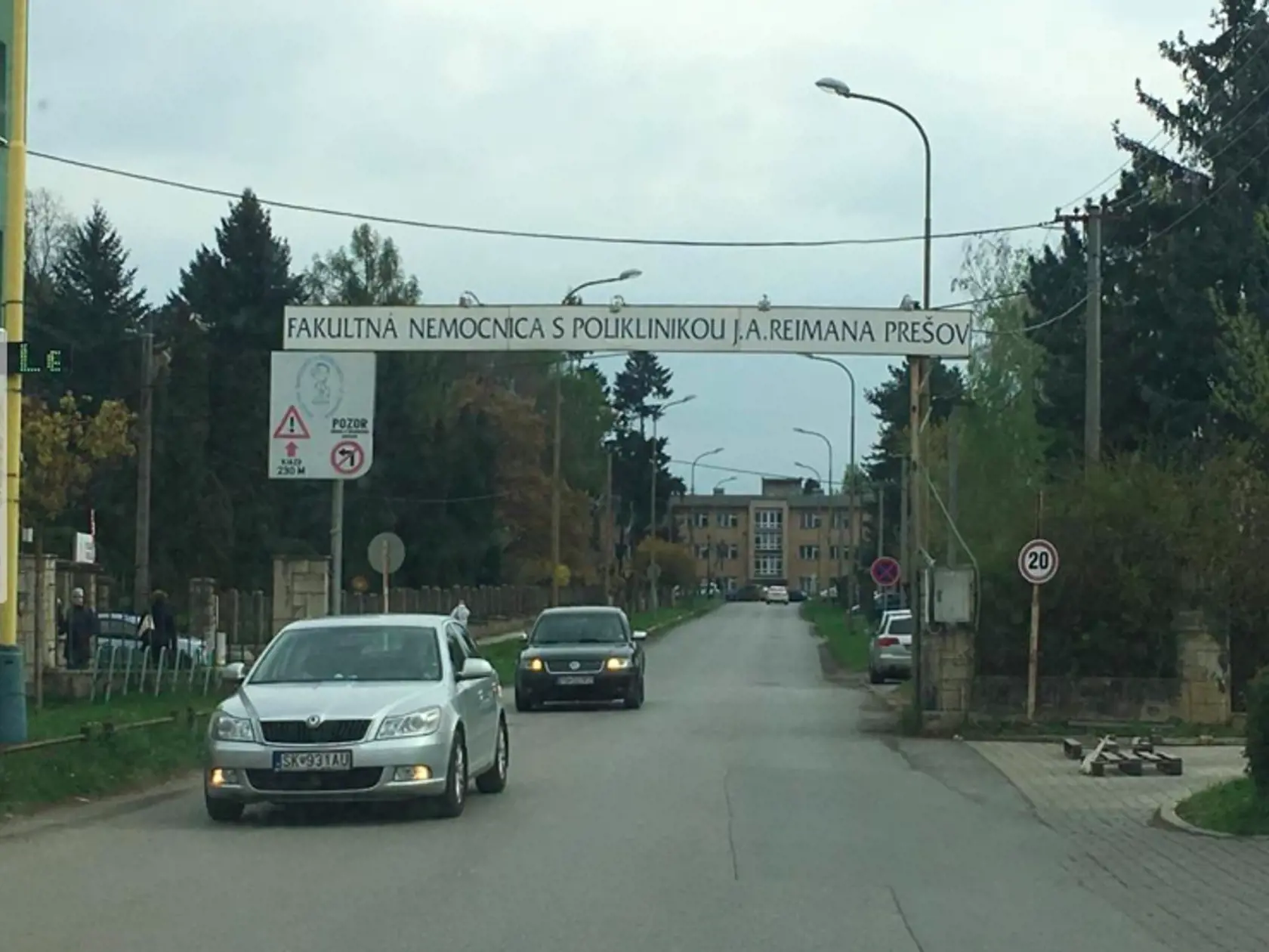 Prešovská nemocnica - hlavný vstup.
