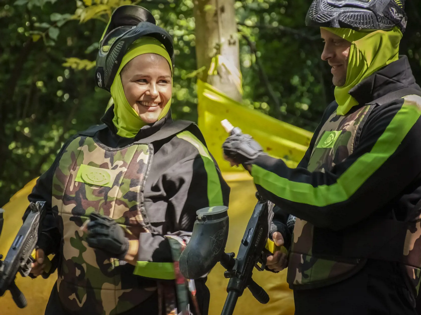Zábery z bláznivej komédie Jedeme na teambuilding, ktorý produkovala Petra Polnišová s manželom.
