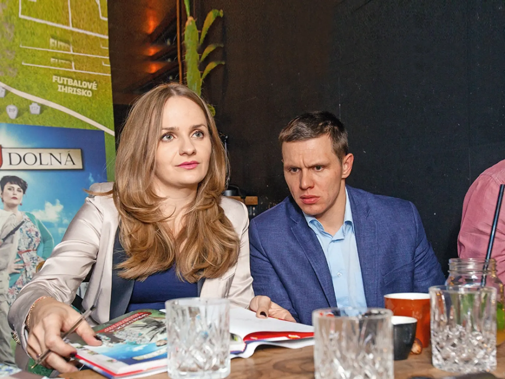 Krst knihy Horná Dolná v bratislavskej kaviarni.