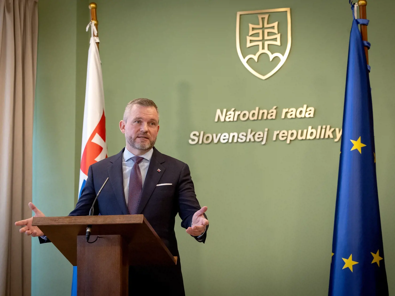 Peter Pellegrini, predseda Národnej rady Slovenskej republiky, ohlásil počas tlačovej konferencie termín nadchádzajúcich prezidentských volieb. Zároveň dodal, že o svojej kandidatúre sa oficiálne vyjadrí na sneme strany Hlas - SD, ktorý sa bude konať 19. januára 2024 v Banskej Bystrici.