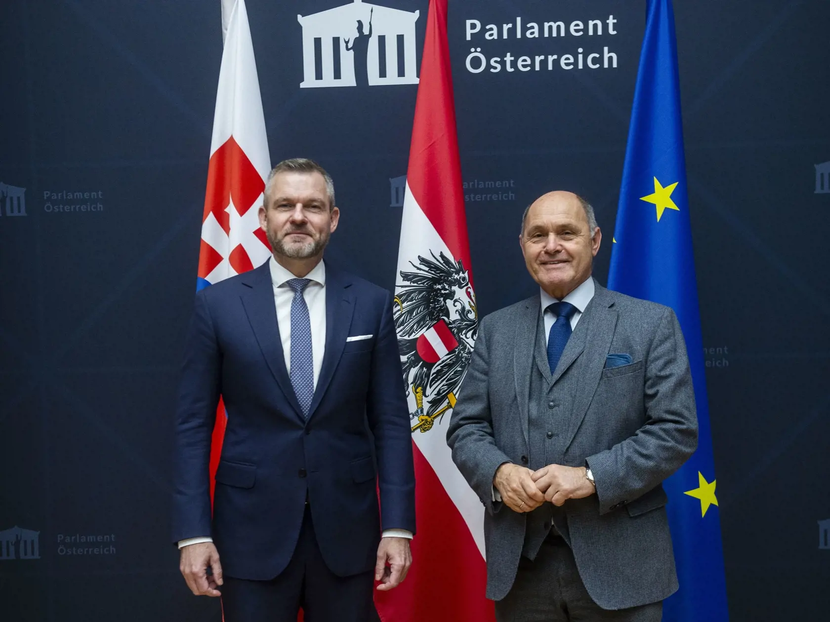 Predseda Národnej rady (NR) SR Peter Pellegrini pricestoval na jednodňovú zahraničnú pracovnú cestu Rakúskej republiky v pondelok 4. decembra 2023. Na snímke zľava predseda Národnej rady (NR) SR Peter Pellegrini (Hlas-SD) a predseda Národnej rady Rakúskej republiky Wolfgang Sobotka pózujú počas stretnutia vo Viedni v pondelok 4. decembra 2023. FOTO TASR - Jakub Kotian
