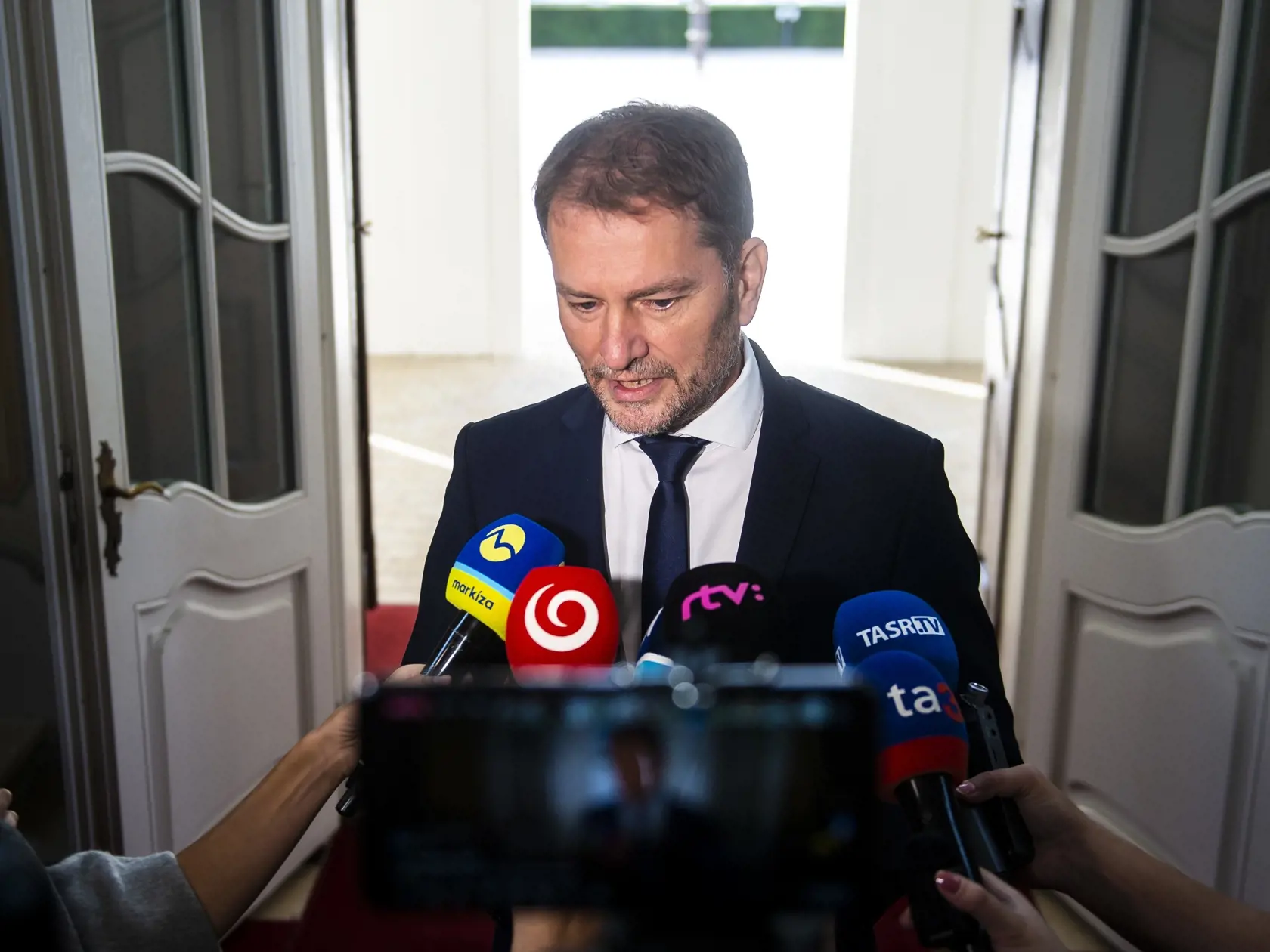 Na snímke predseda hnutia OĽANO Igor Matovič počas brífingu po stretnutí s prezidentkou SR Zuzanou Čaputovou v Prezidentskom paláci 5. októbra 2023 v Bratislave v rámci povolebného rokovania s lídrami politických strán. FOTO TASR - Jakub Kotian