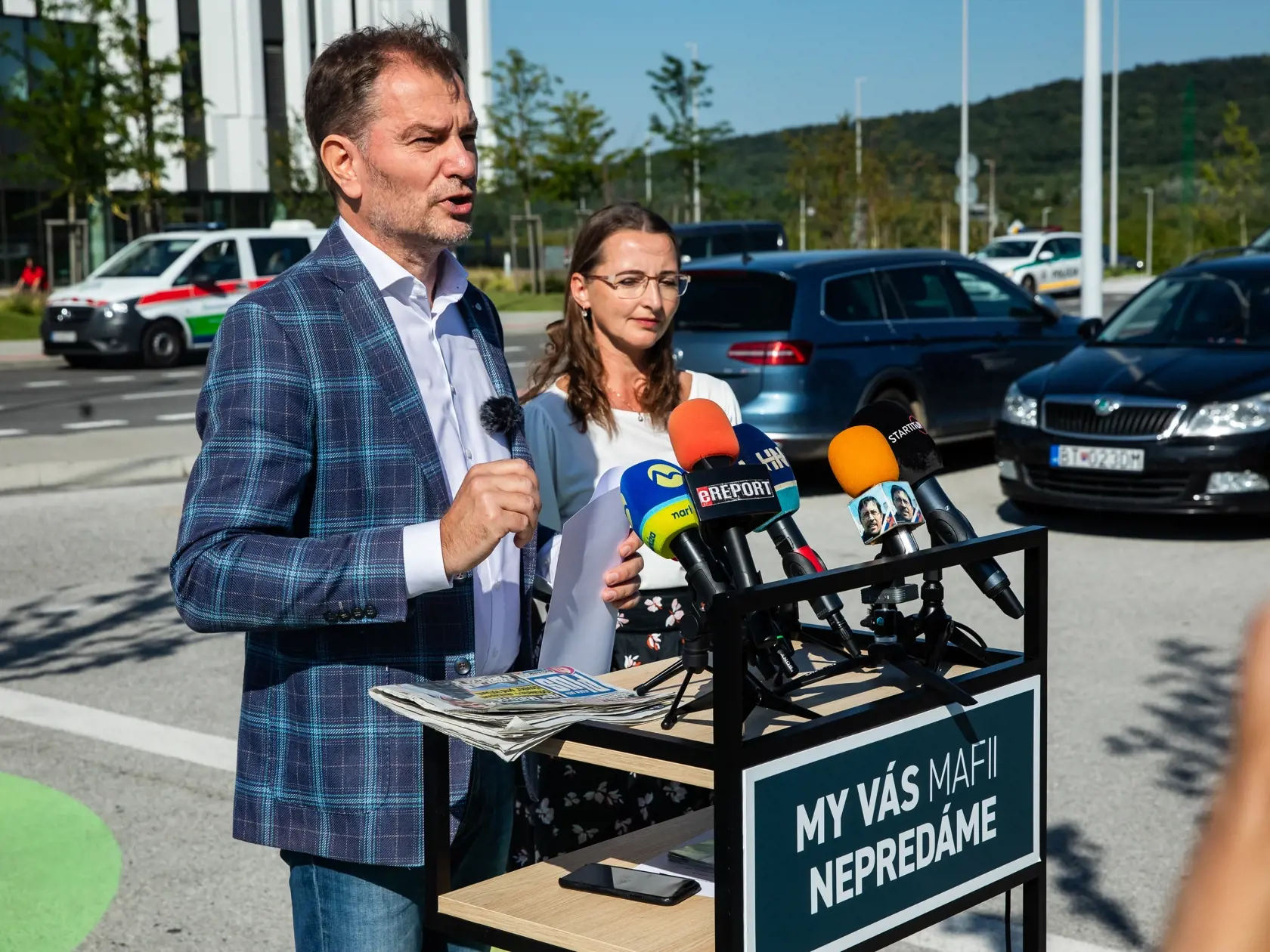 Tlačová konferencia Igora Matoviča (Oľano a priatelia) spolu so svojou ženou Pavlínou Matovičovou.