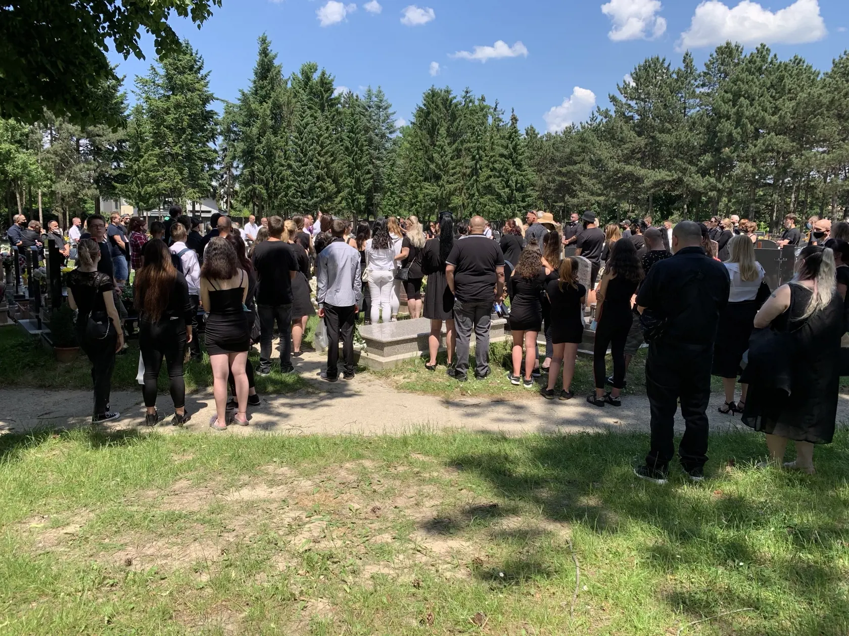 Pohreb dievčat, ktoré zrazil vlak pri Devínskej Novej Vsi.