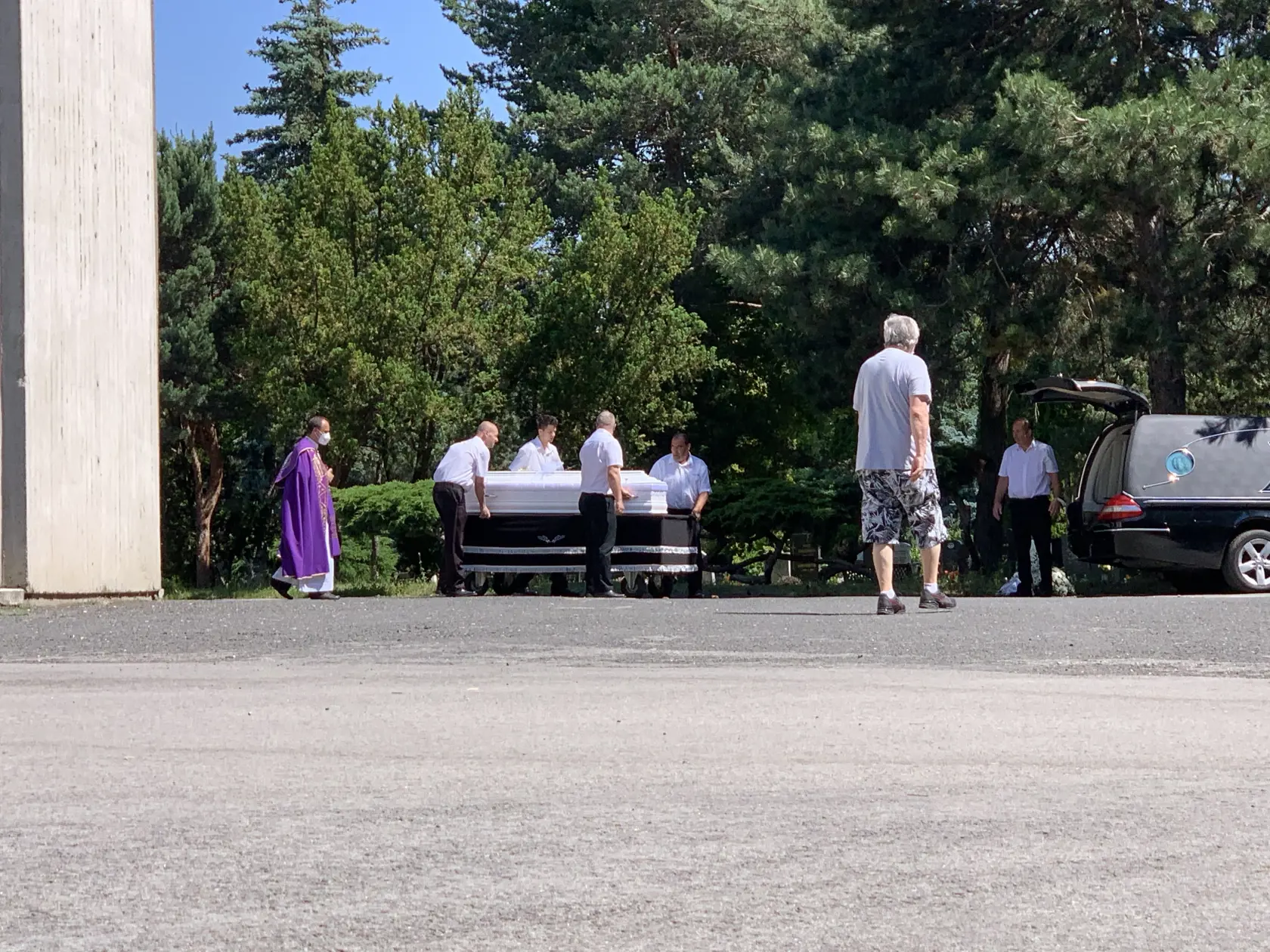 Pohreb dievčat, ktoré zrazil vlak pri Devínskej Novej Vsi.