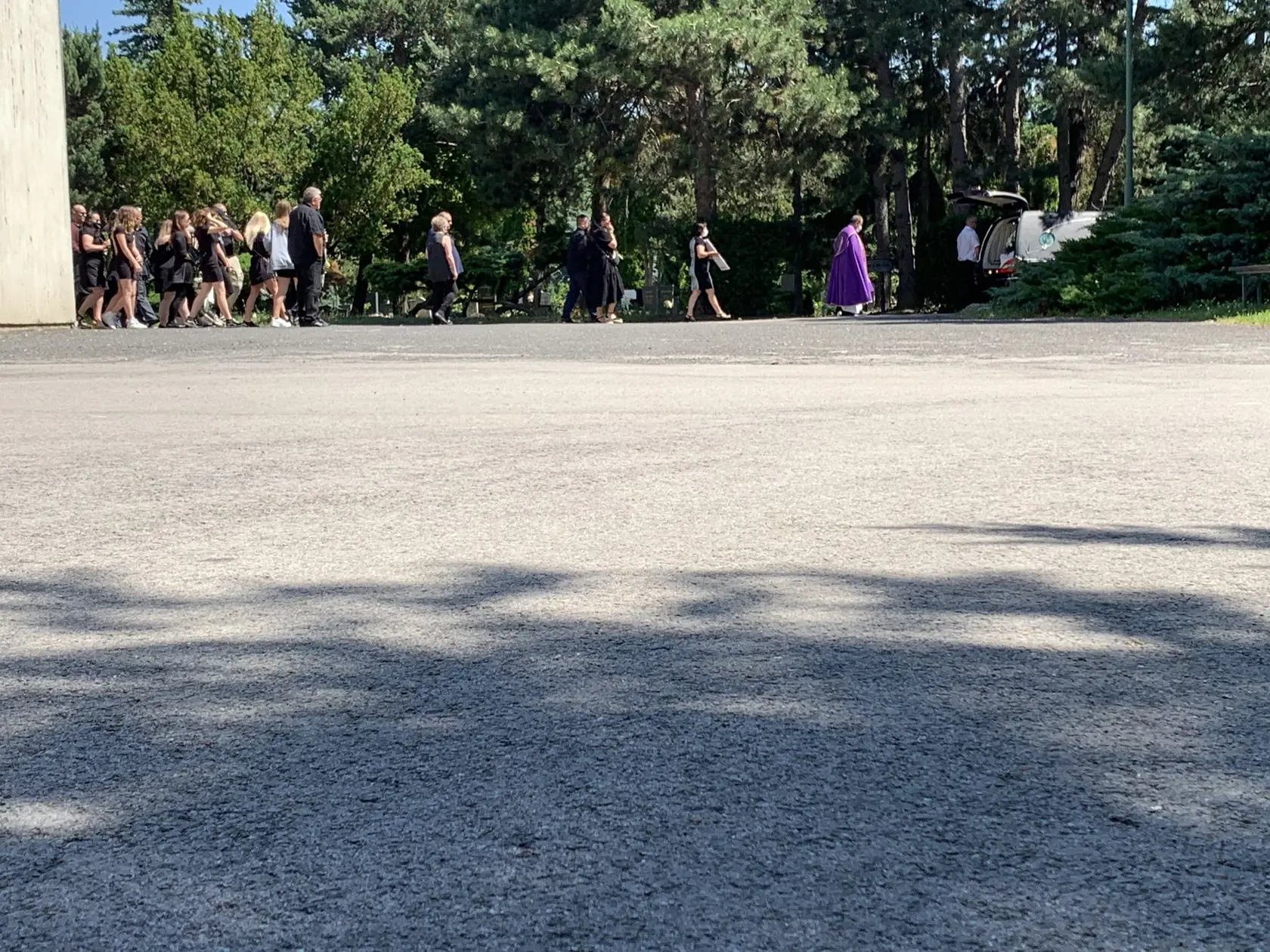 Pohreb dievčat, ktoré zrazil vlak pri Devínskej Novej Vsi.