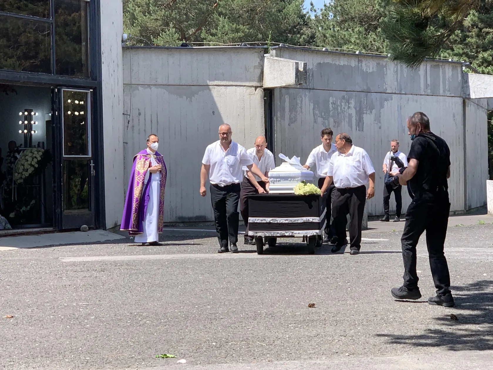 Pohreb dievčat, ktoré zrazil vlak pri Devínskej Novej Vsi.