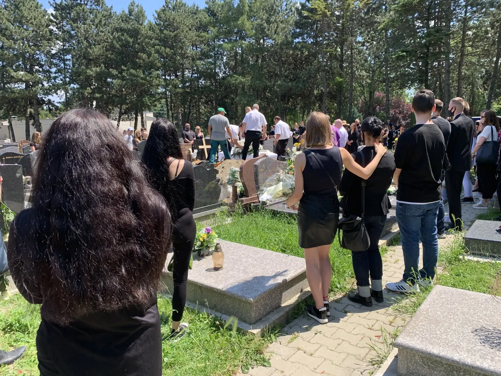 Pohreb dievčat, ktoré zrazil vlak pri Devínskej Novej Vsi.