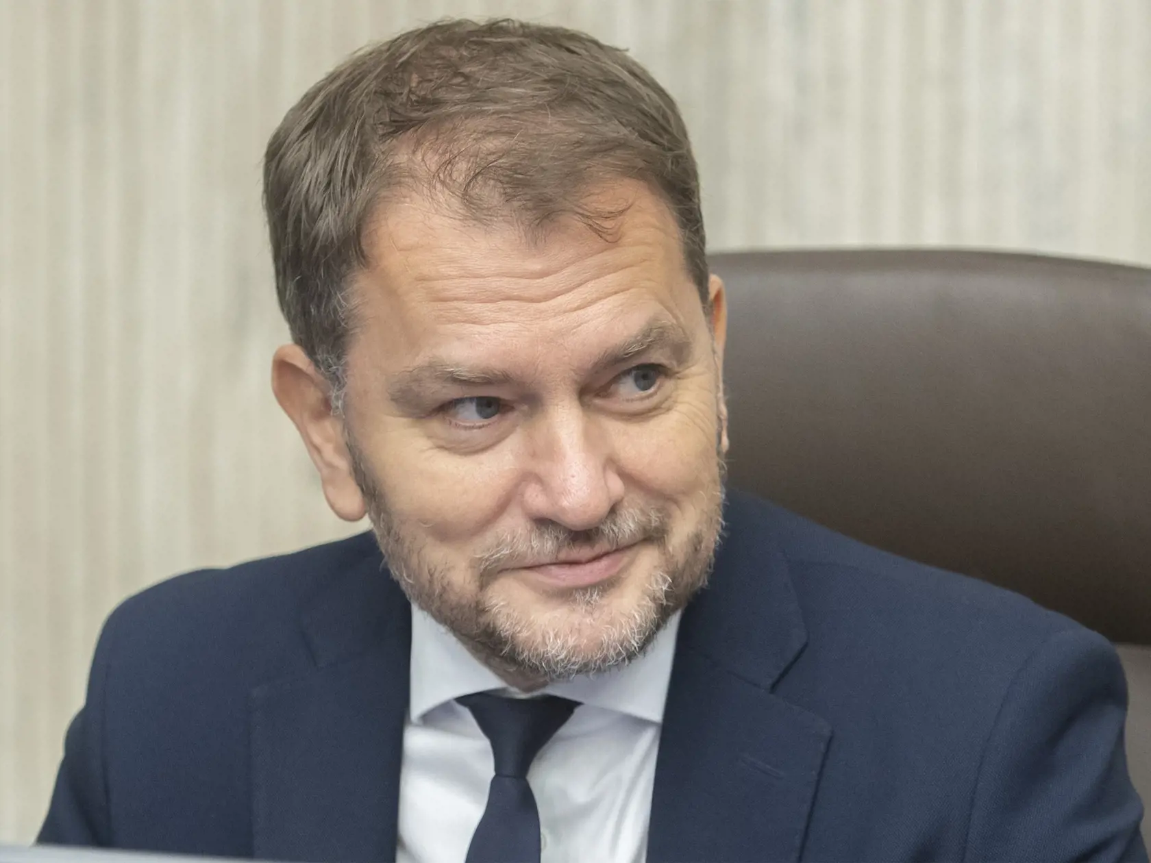 "Ak SaS a všetkým ostatným záleži na pokoji a dobrom štátnom rozpočte ( tak to trápne naformulovali), tak sa nenechajú vydierať týmto ďalším nepoctivým výkrikom človeka, ktorý si nezaslúži rešpekt ani ľútosť. Zaslúži si len byť odvolaný aj s celou vládou," odkázala Beňová.