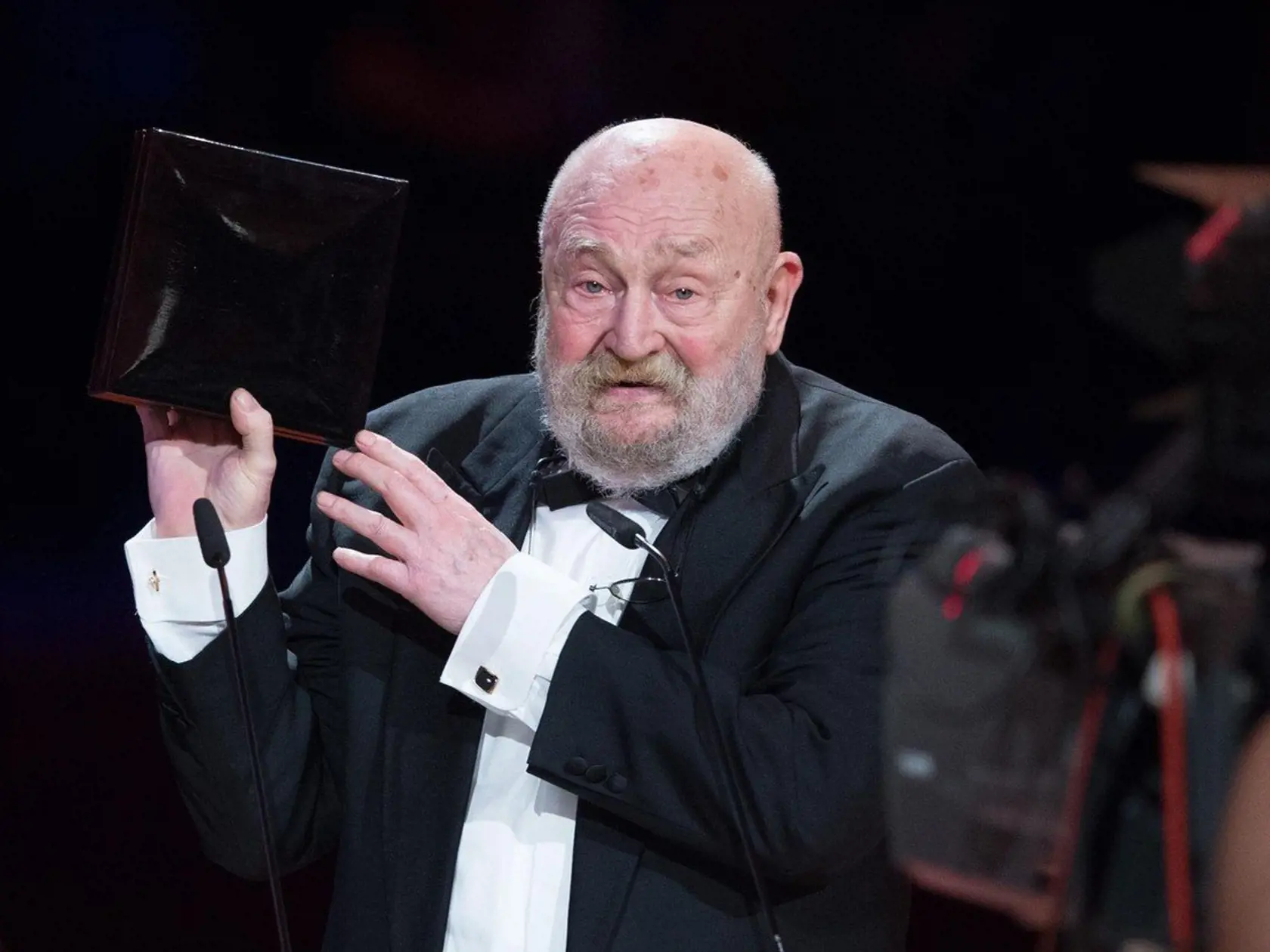 Rolf Hoppe († 87), ktorý sa preslávil nielen v Popoluške, ale aj v oscarovom filme Mefisto.