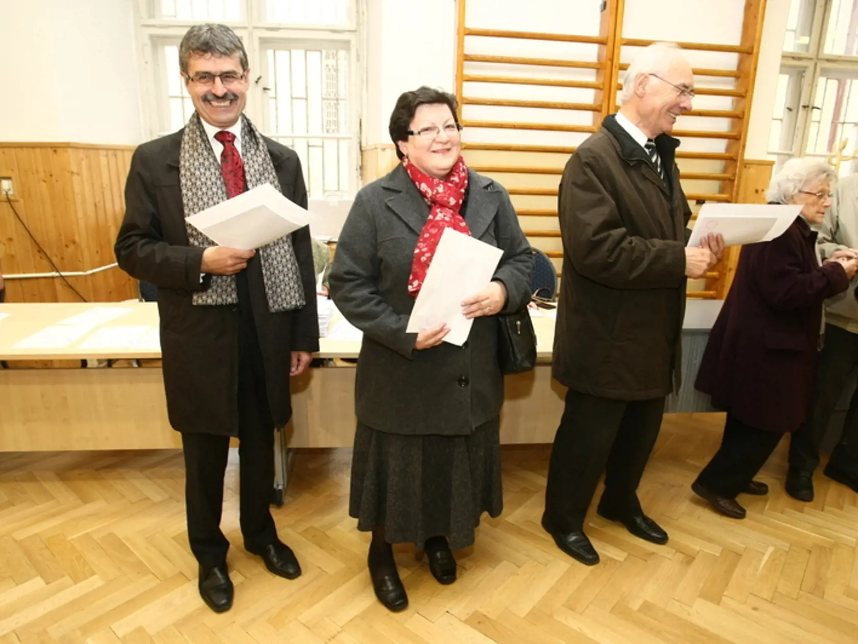 Milan Ftáčnik s manželkou počas komunálnych volieb.
