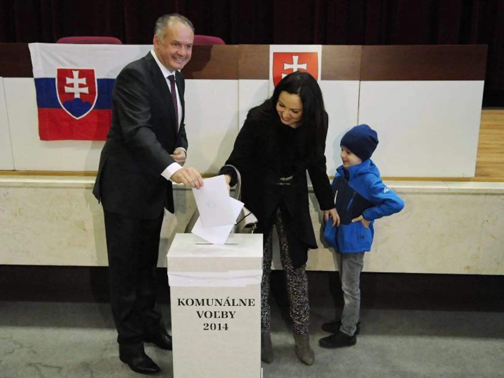 Prezident Andrej Kiska s rodinou odvolil v Poprade.