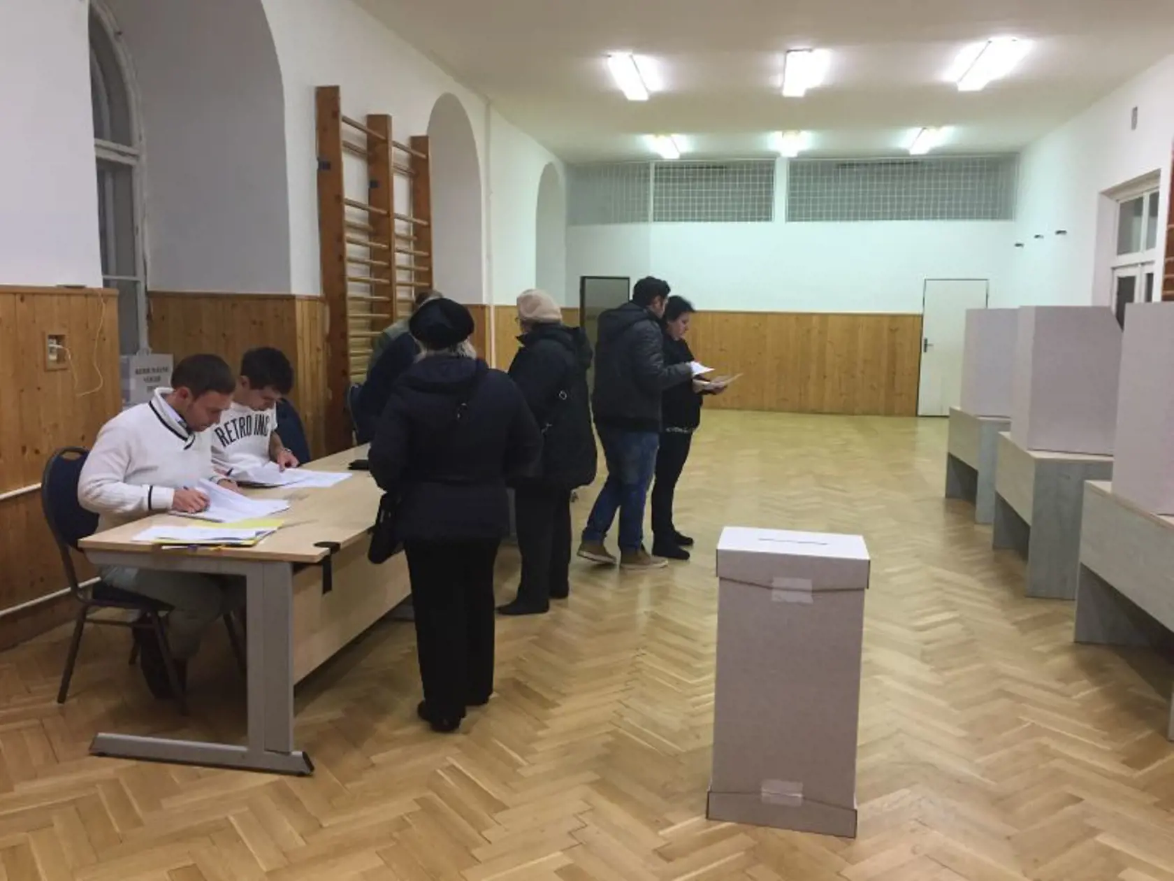 Na ZŠ Matky Alexie sa dlhé rady počas komunálnych volieb netvorili.