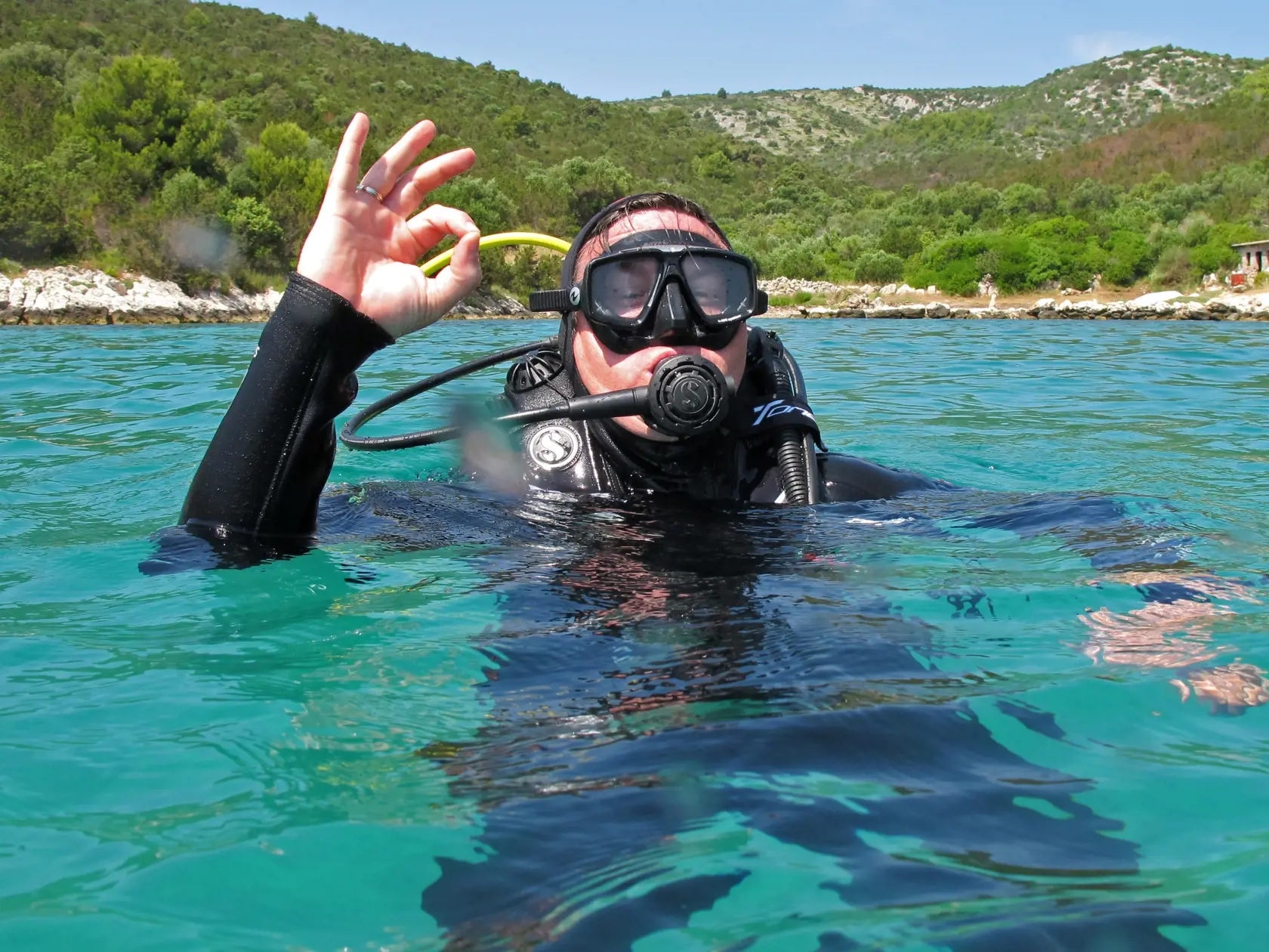 Unikátna podmorská krížová cesta, je novým lákadlom na turistov v chorvátskom meste Trogir. Je primárne určená potapačom, no vďaka malej hĺbke si ju užijú aj deti so základným vybavením na šnorchlovanie.