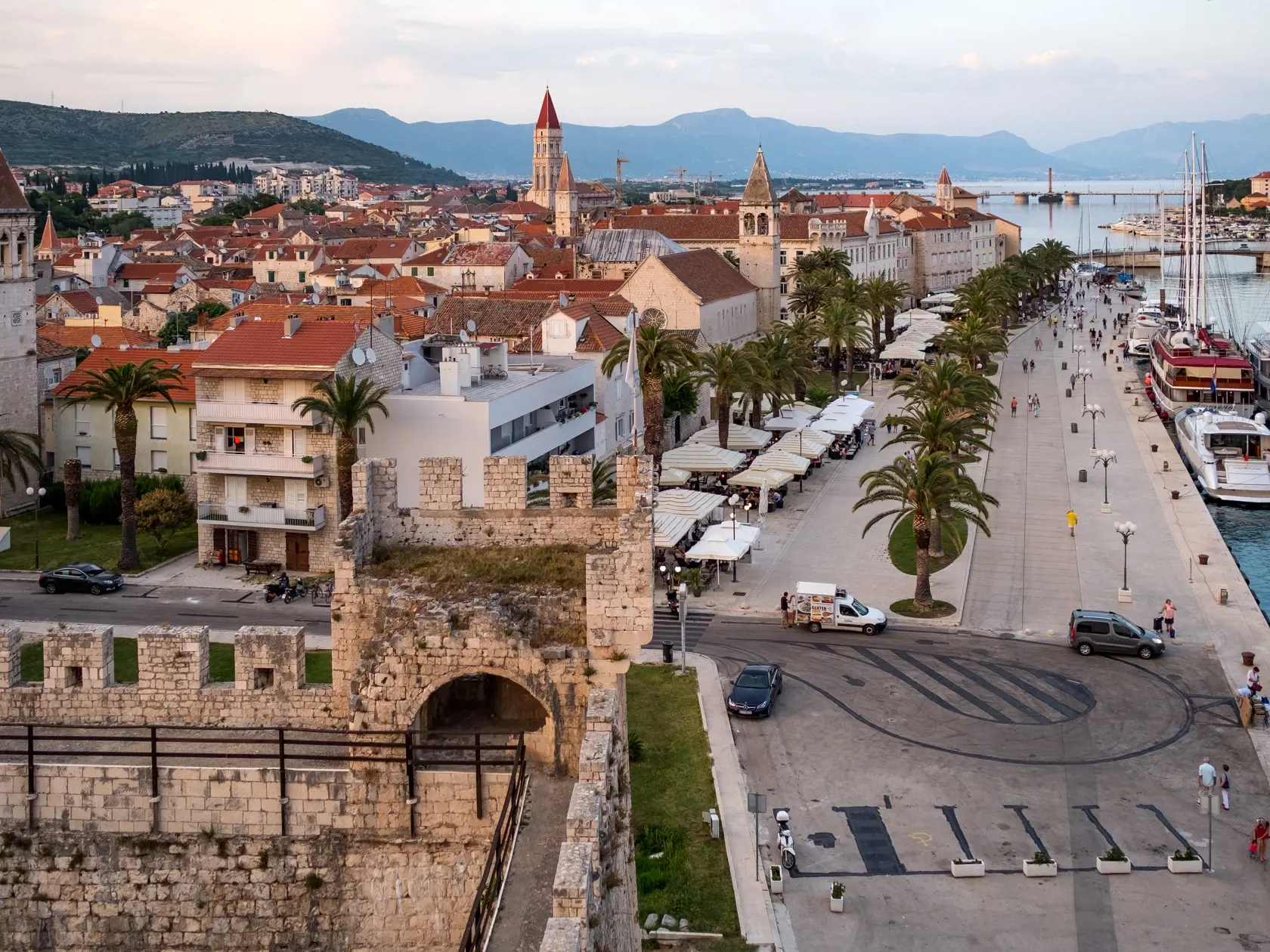 Trogir, Chorvátsko: Na snímke je pohľad na historické centrum mesta.