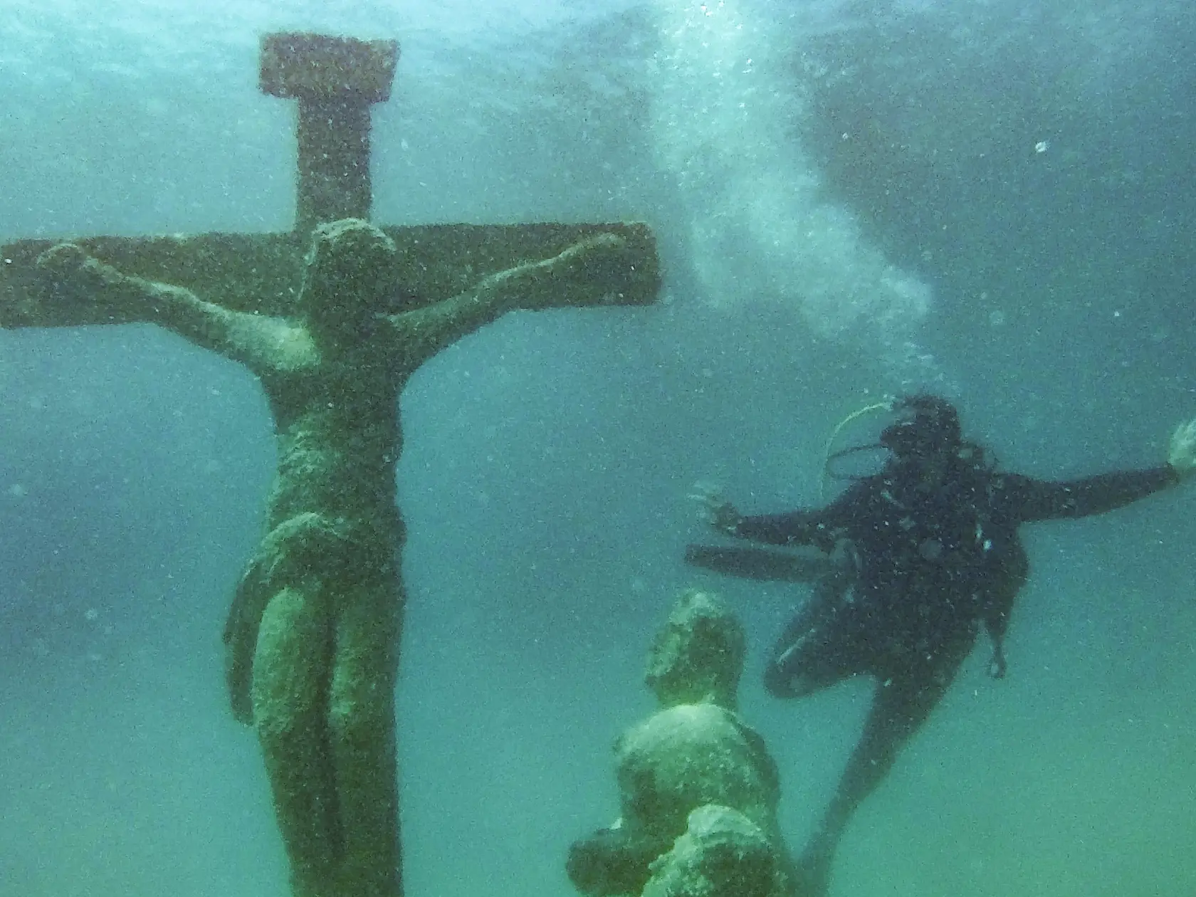 Unikátna podmorská krížová cesta, je novým lákadlom na turistov v chorvátskom meste Trogir. Je primárne určená potapačom, no vďaka malej hĺbke si ju užijú aj deti so základným vybavením na šnorchlovanie.
