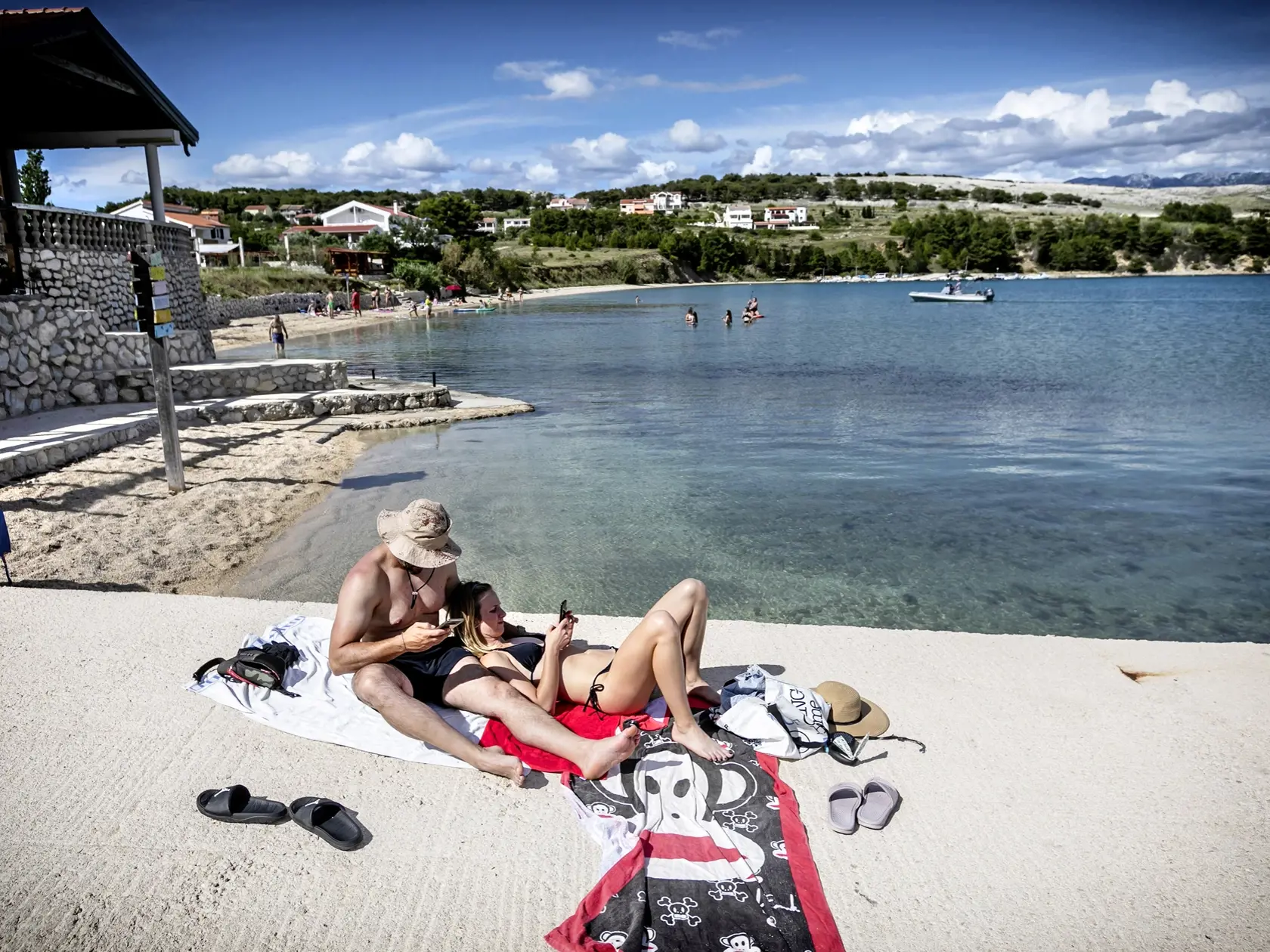 Chorvátska ekonomika potrebuje turistov ako soľ. Situácia ohľadom koronavírusu sa však zhoršuje. Kto bude mať odvahu cestovať za hranice?
