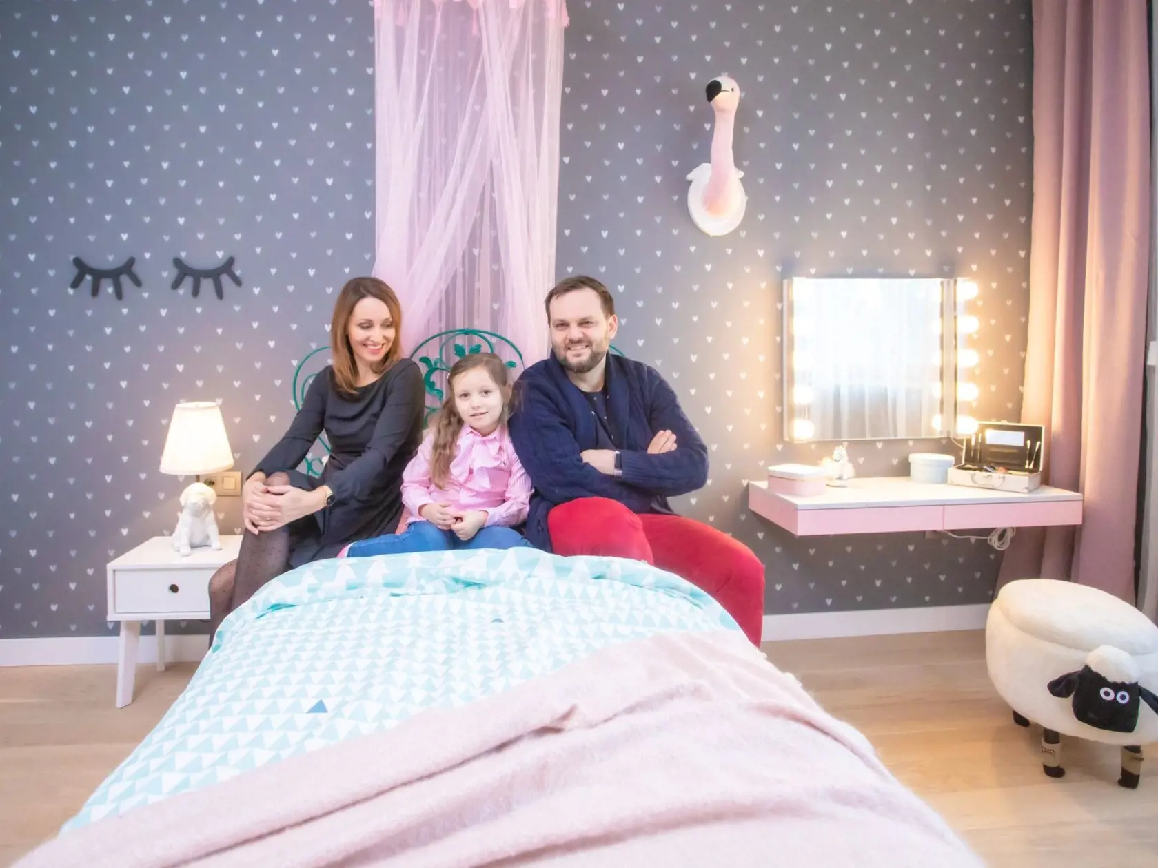 Milan „Junior“ Zimnýkoval:  Moderátor Junior doprial svojej dcére izbu, po ktorej vždy túžila. Teraz sa konečne cíti ako princezná. Ružový baldachýn nad posteľou či hojdacie kreslo patria medzi top vychytávky.