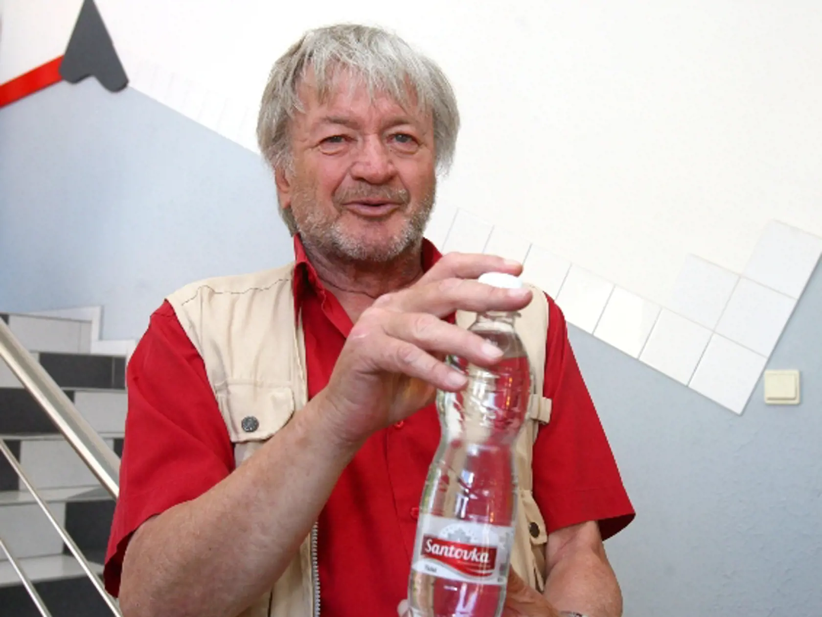 Ivan Palúch (71):
Namiesto oddychu sa
rozhodol pomáhať
deťom v rozvojových
krajinách. Chce tam
vyvážať našu vodu.