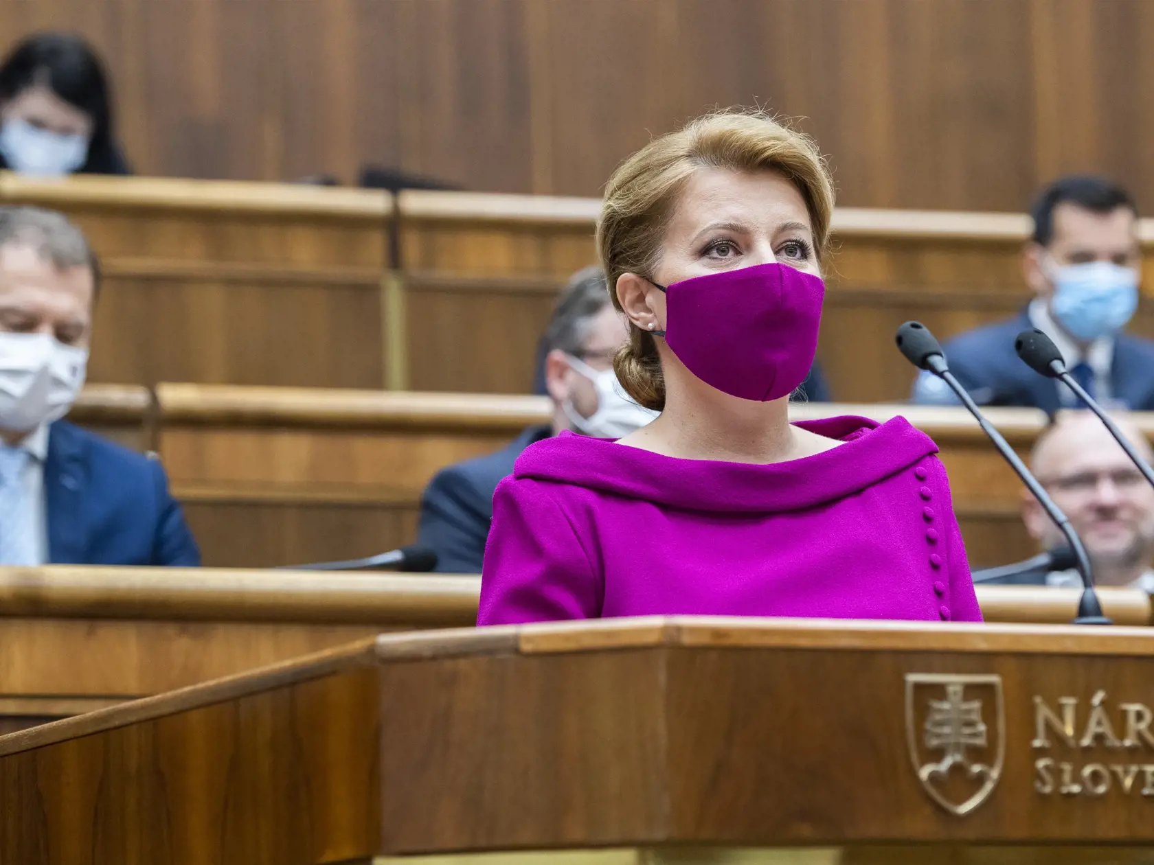 Na snímke prezidentka SR Zuzana Čaputová vystupuje so Správou o stave Slovenskej republiky, v pozadí vľavo predseda vlády SR Igor Matovič (OĽaNO) počas 8. schôdze Národnej rady SR v Bratislave 5. júna 2020. FOTO TASR - Jaroslav Novák