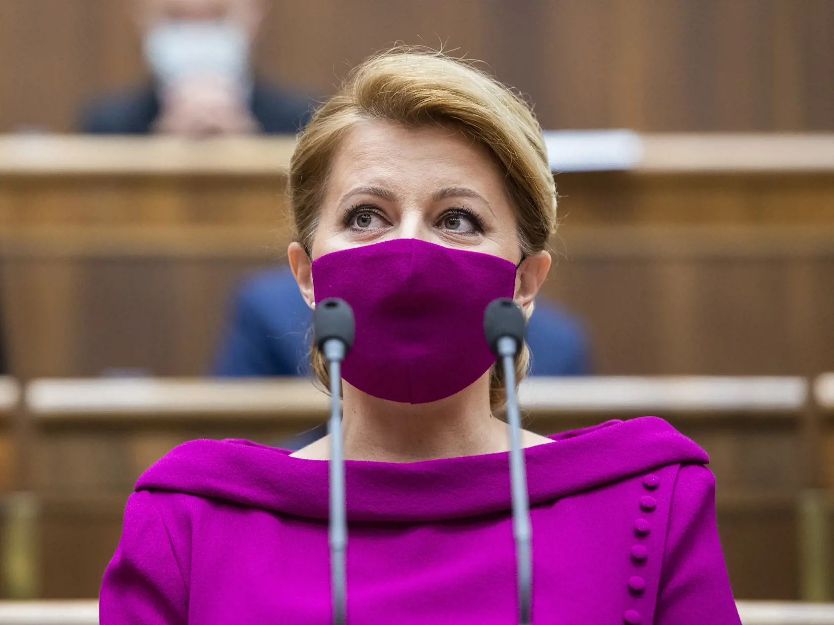 Prezidentka Zuzana Čaputová počas čítania svojej prvej správy o stave republiky. Za to, čo v parlamente povedala, dostávala od odborníkov a politikov jednu pochvalu za druhou.