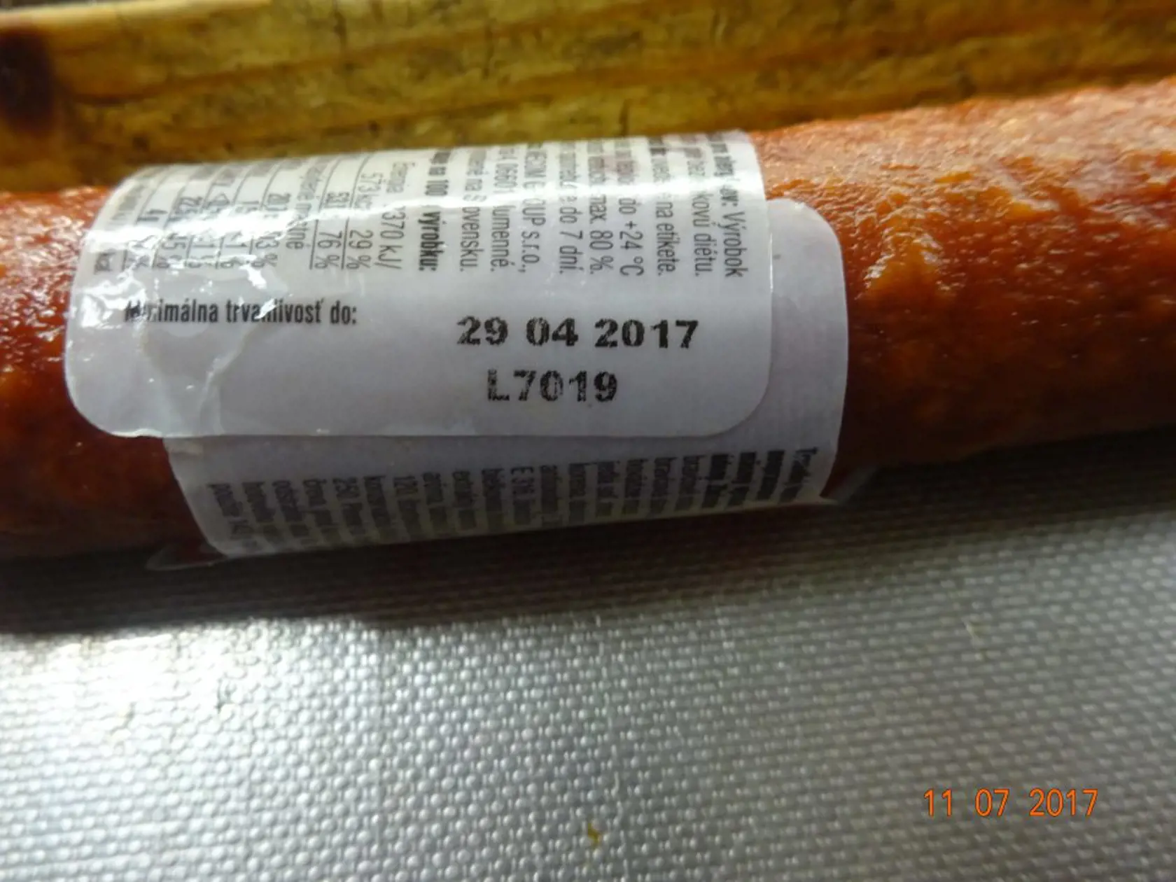 Niektorí obchodníci stále prelepujú etiketu s minimálnou dobou trvanlivosti.