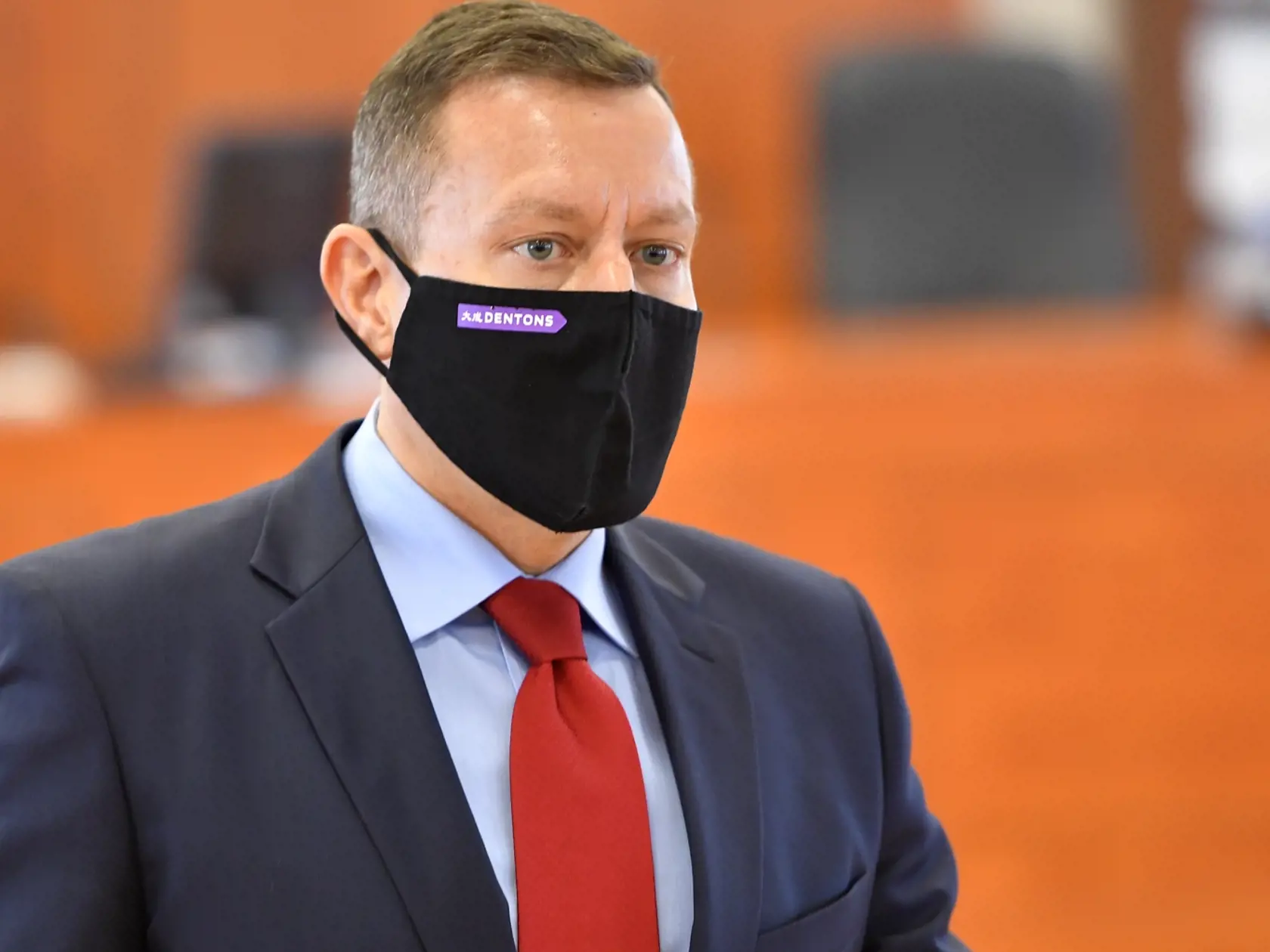 Na snímke je Daniel Lipšic, právny zástupca poškodených Kuciakovcov, pred hlavným pojednávaním v kauze vraždy novinára Jána Kuciaka a jeho snúbenice Martiny Kušnírovej na Špecializovanom trestnom súde v Pezinku.