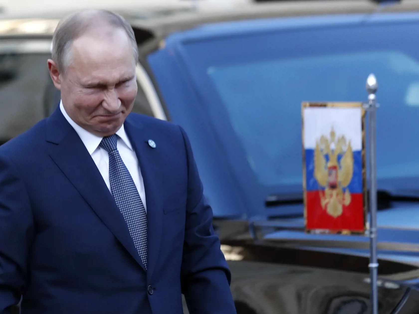 KK10 Paríž - Ruský prezident Vladimir Putin prichádza 9. decembra 2019 do Elyzejského paláca v Paríži. Situáciou na východe Ukrajiny sa bude v pondelok zaoberať summit lídrov normandskej štvorky (Ukrajina, Rusko, Nemecko, Francúzsko), ktorý hostí francúzsky prezident Emmanuel Macron. FOTO TASR/AP
Russian President Vladimir Putin grimaces as he arrives at the Elysee Palace Monday, Dec. 9, 2019 in Paris. A long-awaited summit in Paris is aiming to find a way to end the war in Ukraine, after five y