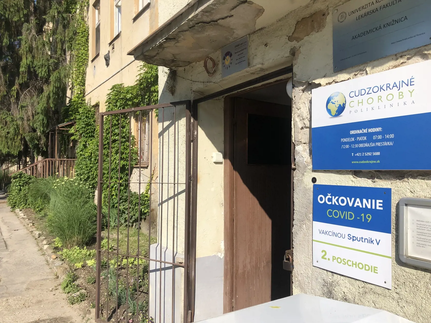 Očkovacie centrum pre Sputnik v Bratislavskom kraji je v poliklinike cudzokrajných chorôb na Americkom námestí.