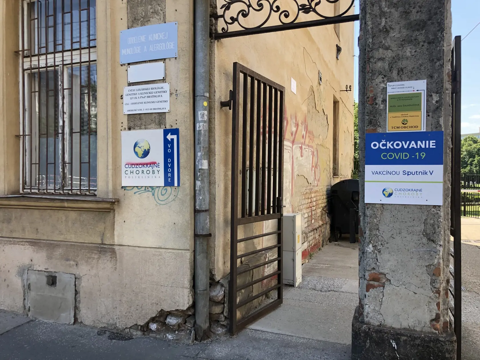 Očkovacie centrum pre Sputnik v Bratislavskom kraji je v poliklinike cudzokrajných chorôb na Americkom námestí.