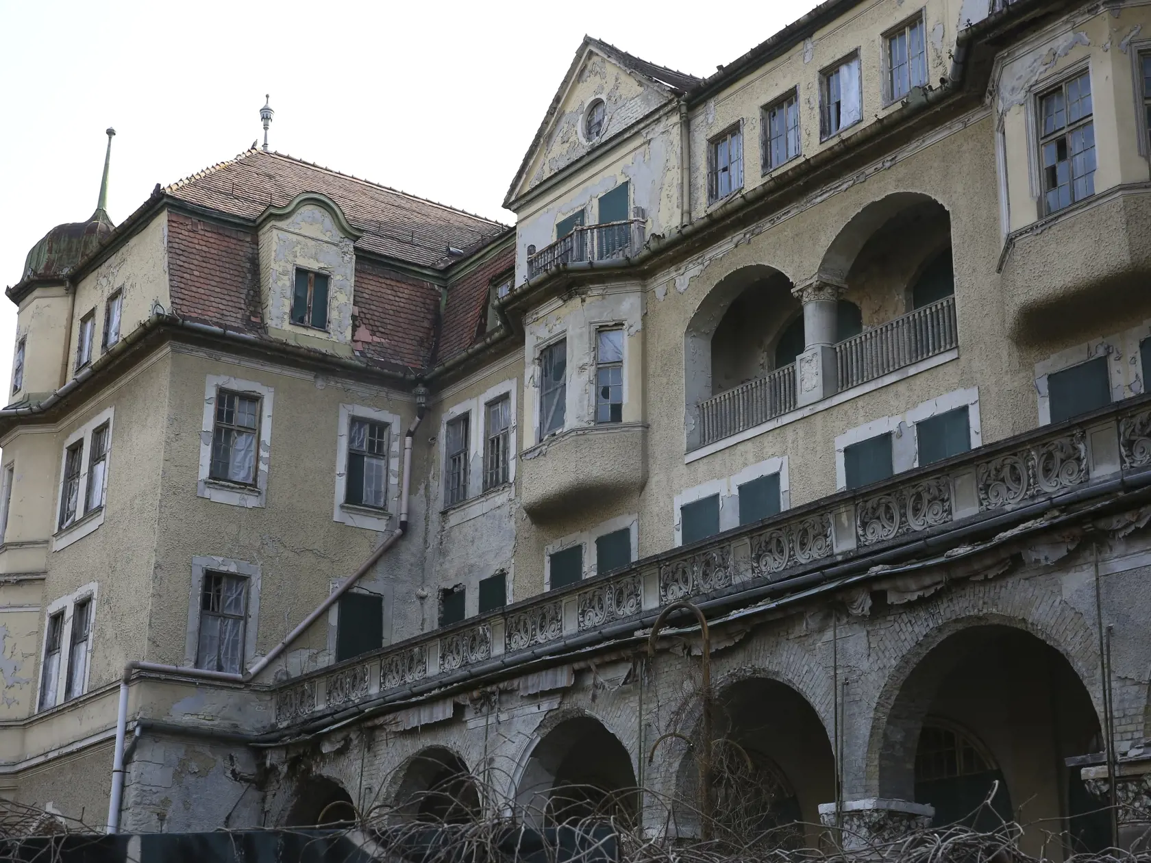 Pohľad zabolí.