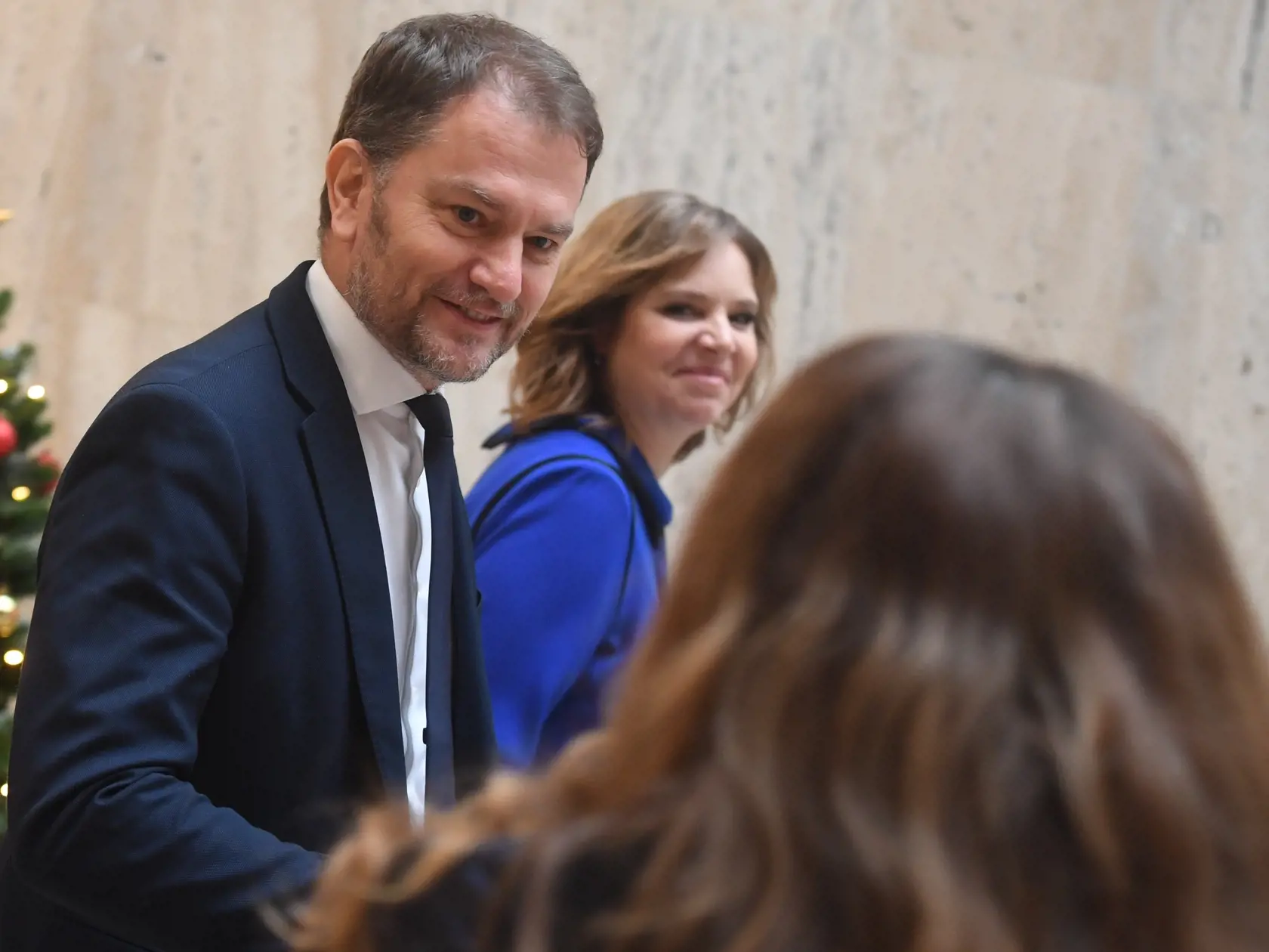Na snímke vľavo podpredseda vlády a minister financií SR Igor Matovič (OĽANO) a vpravo ministerka investícií, regionálneho rozvoja a informatizácie SR Veronika Remišová (Za ľudí)  prichádzajú na 128. schôdzu vlády SR 15. decembra 2022 v Bratislave.
