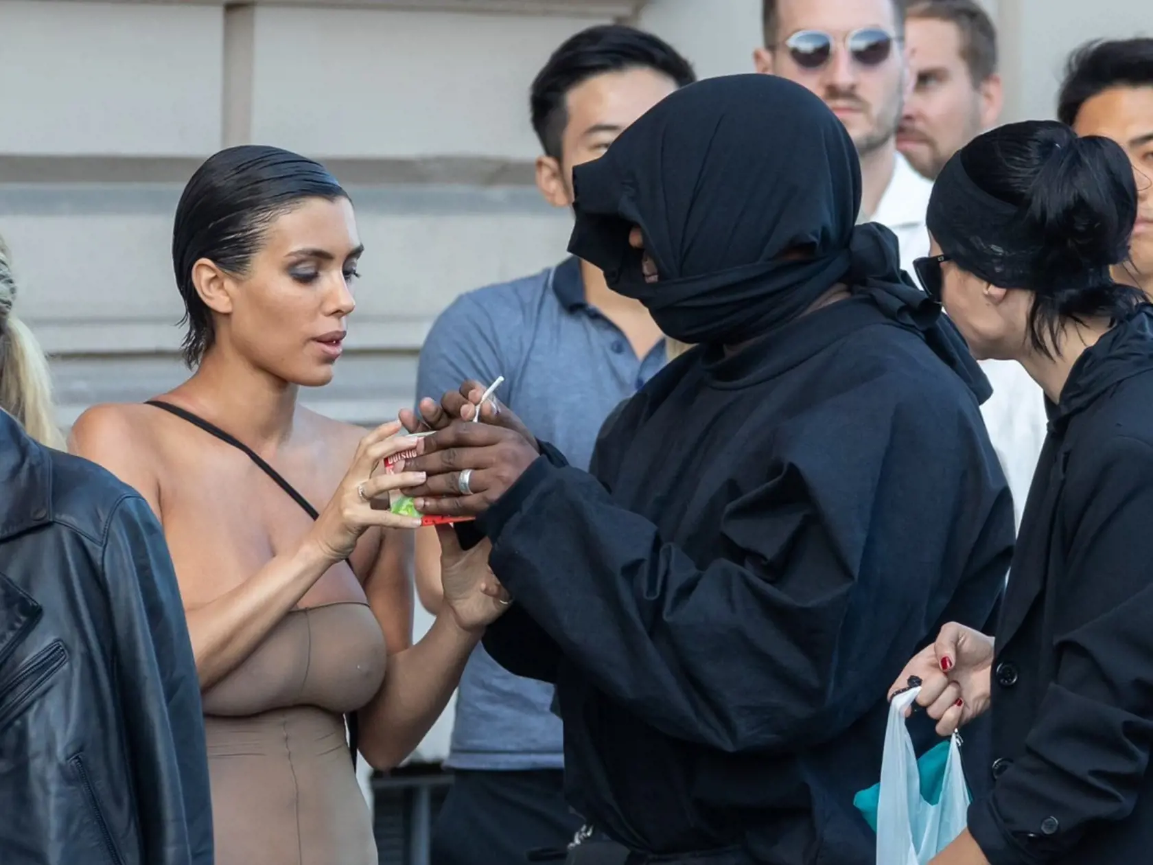 Bianca a Kanye si v Nemecku vystáli rad na kebab.