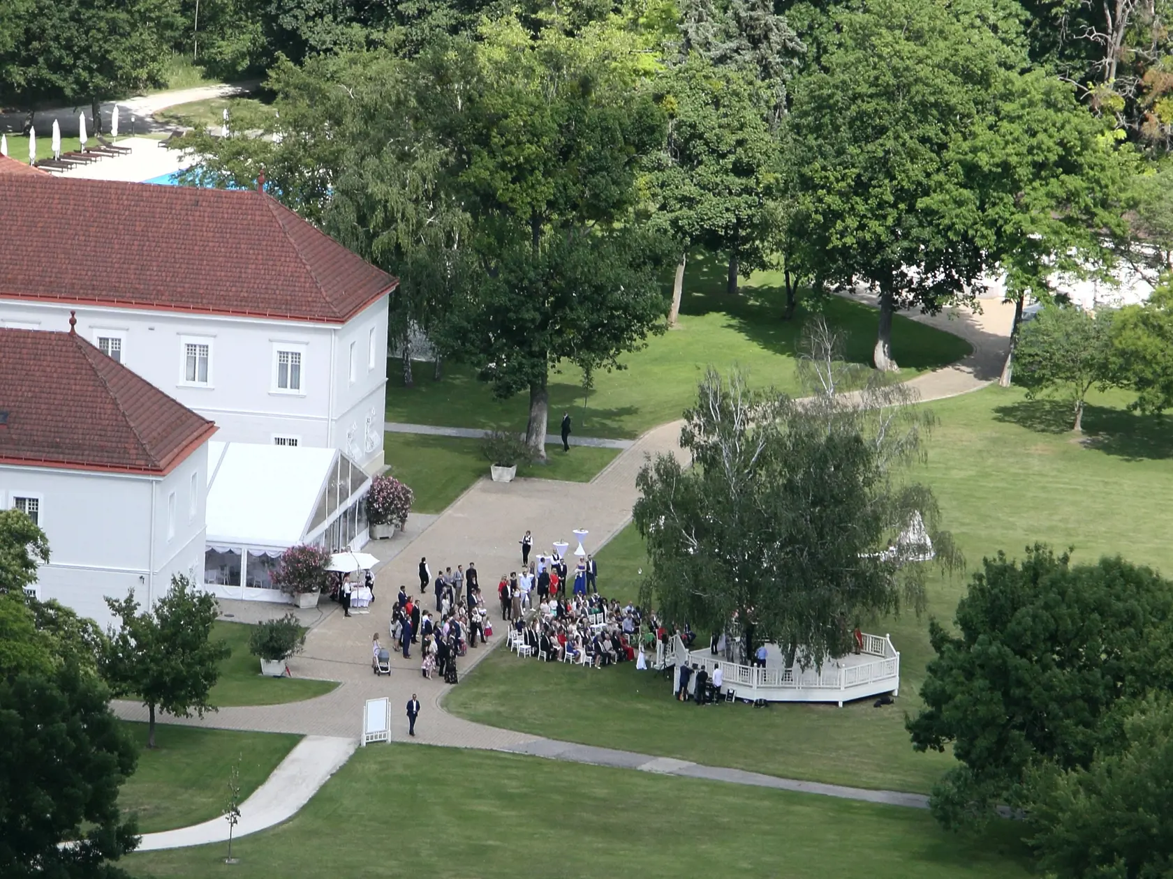 10. jún 2017: Svadobný deň Vinczeovcov v kaštieli Tomášov.