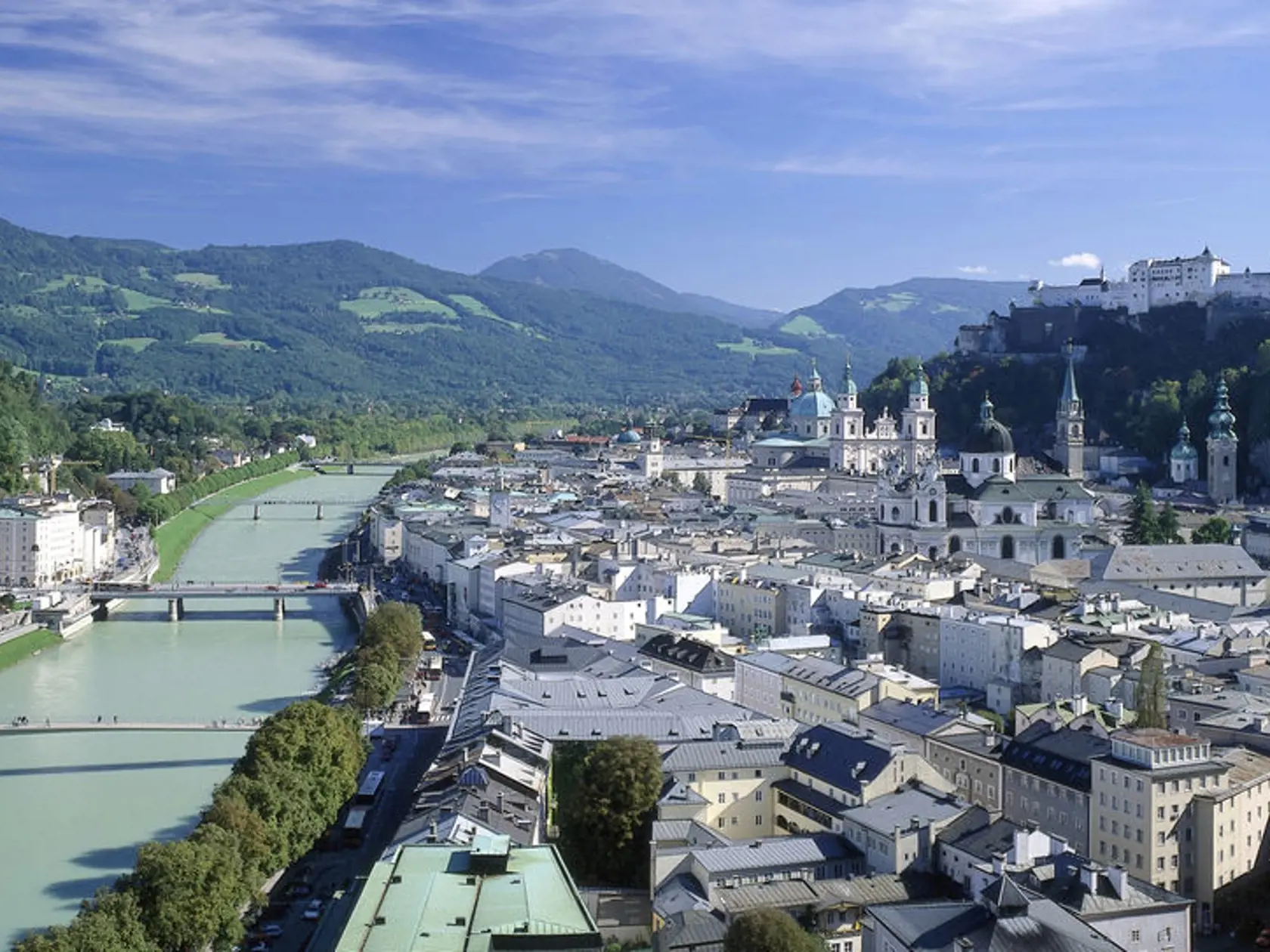 Pri vstupe do Rakúska zo Slovenska netreba predložiť negatívny test na COVID-19 a nevyžaduje sa domáca karanténa. Na snímke Salzburg.