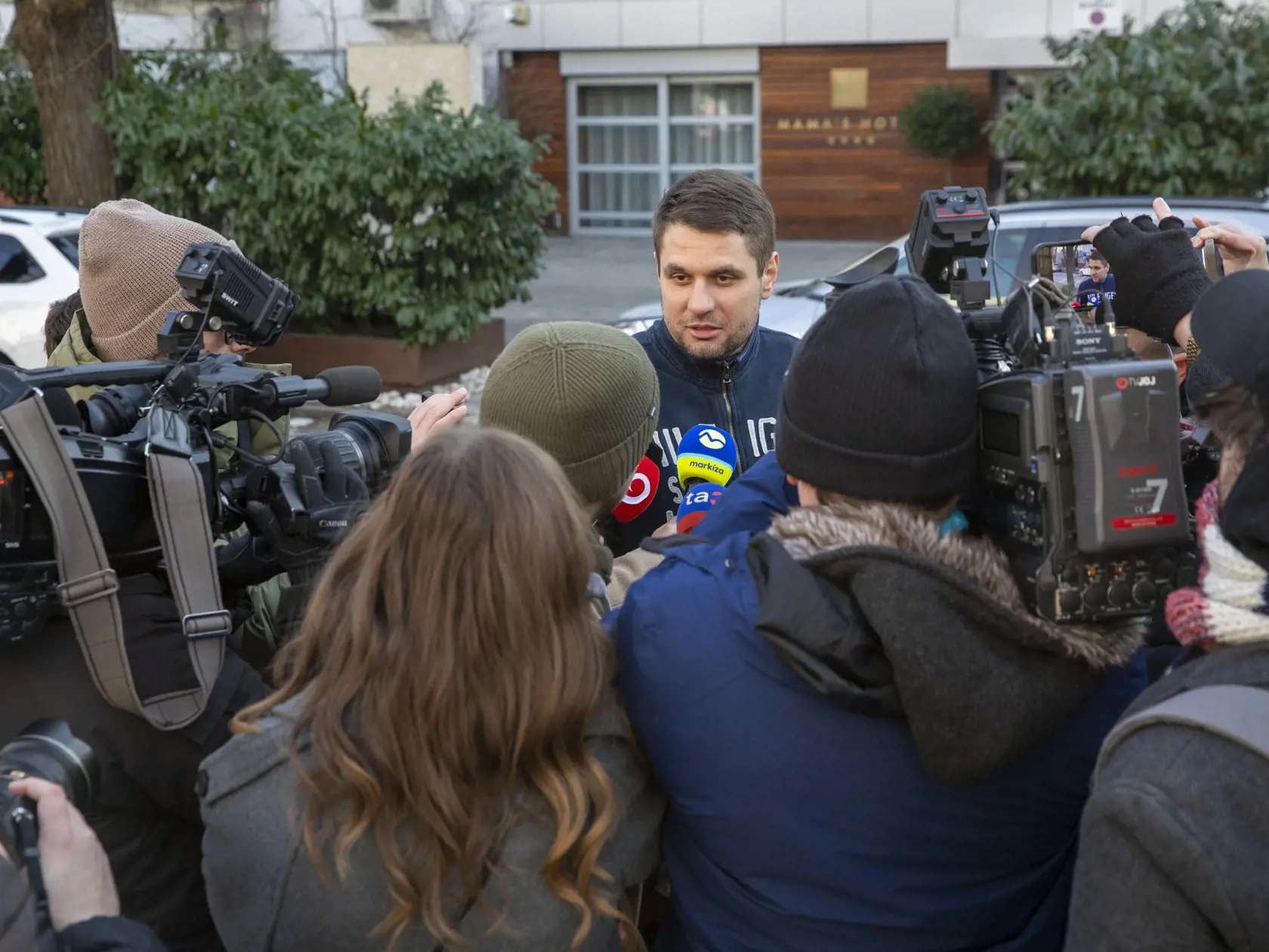  Na snímke Adam Puškár prepustený z väzby.