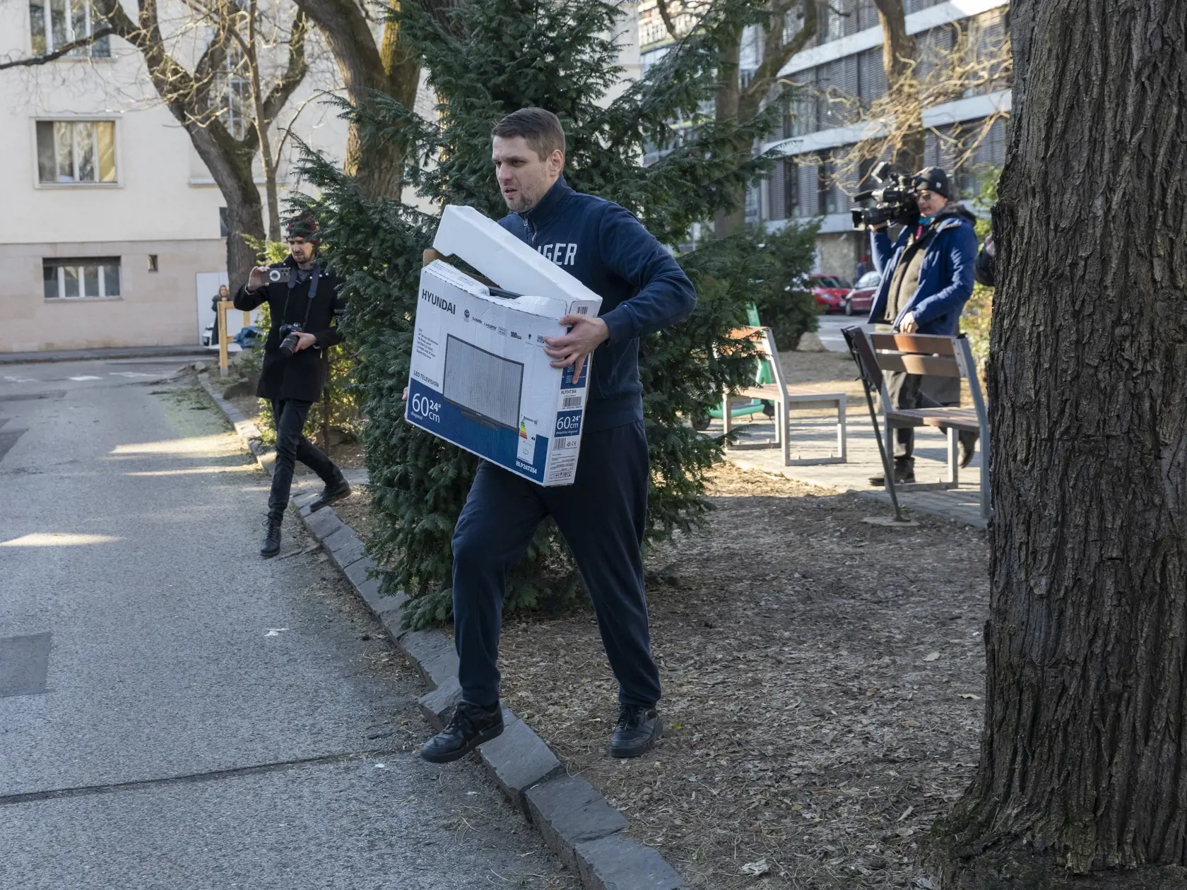  Na snímke Adam Puškár prepustený z väzby.