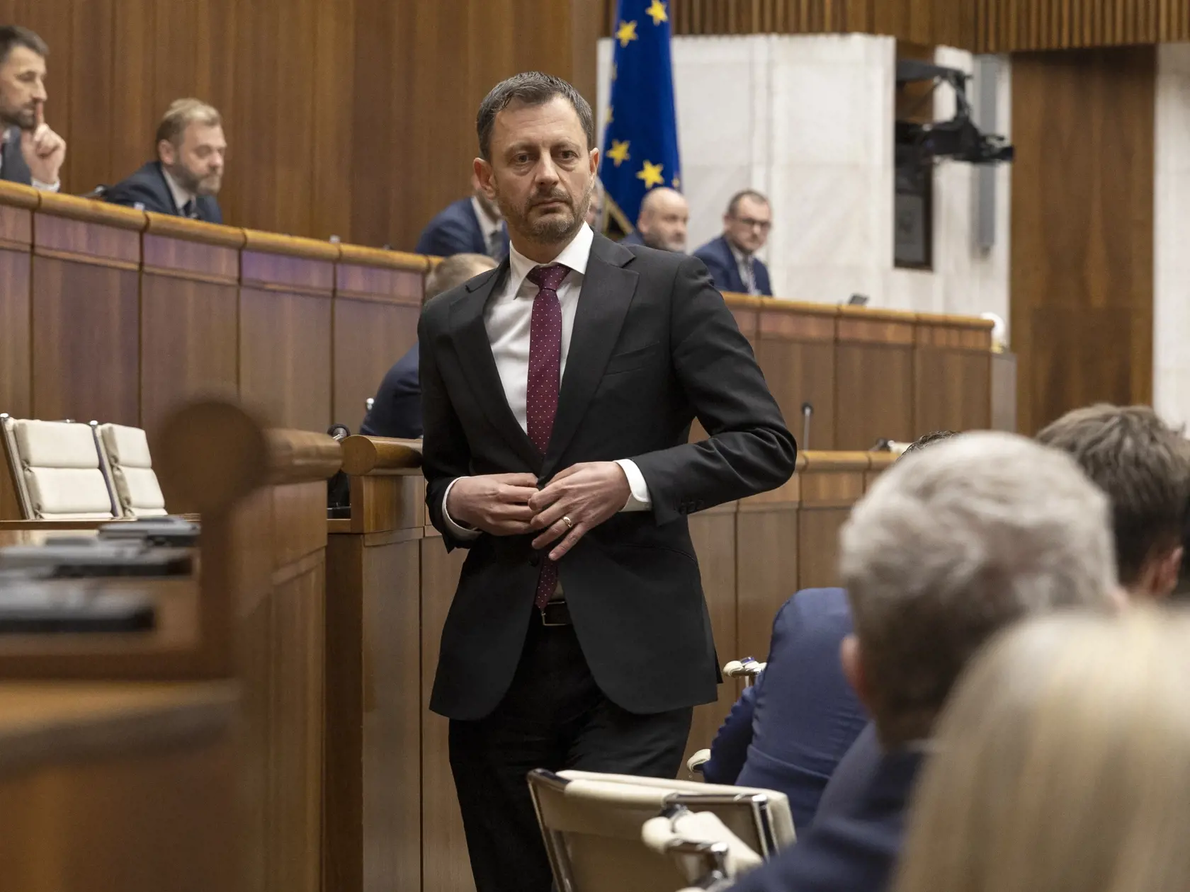 78. schôdza Národnej rady Slovenskej republiky počas ktorej sa poslanci rozhodujú o zotrvaní vlády Eduarda Hegera. Na snímke je Eduard Heger. 