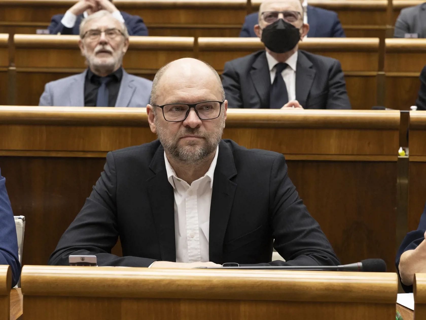 78. schôdza Národnej rady Slovenskej republiky počas ktorej sa poslanci rozhodujú o zotrvaní vlády Eduarda Hegera. Na snímke je Richard Sulík. 