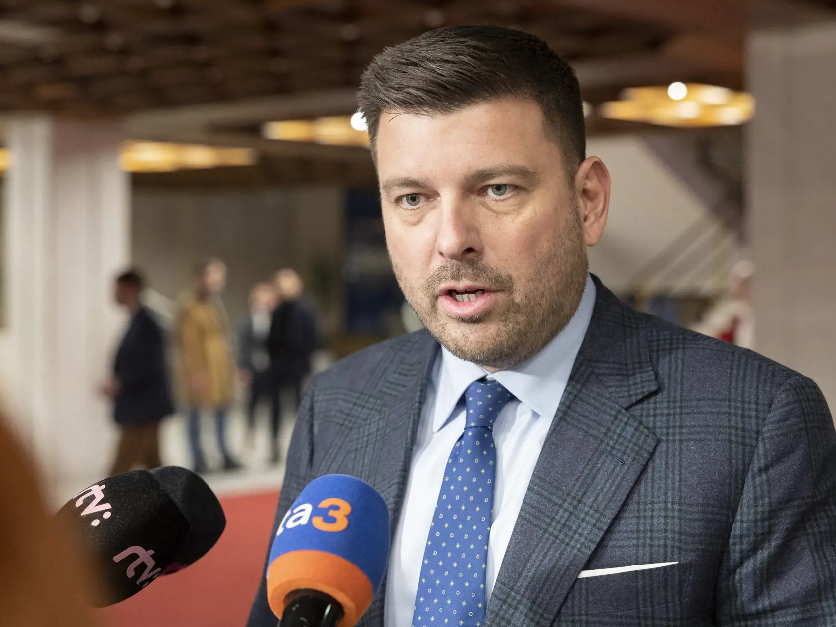 78. schôdza Národnej rady Slovenskej republiky počas ktorej sa poslanci rozhodujú o zotrvaní vlády Eduarda Hegera. Na snímke je Martin Borguľa.