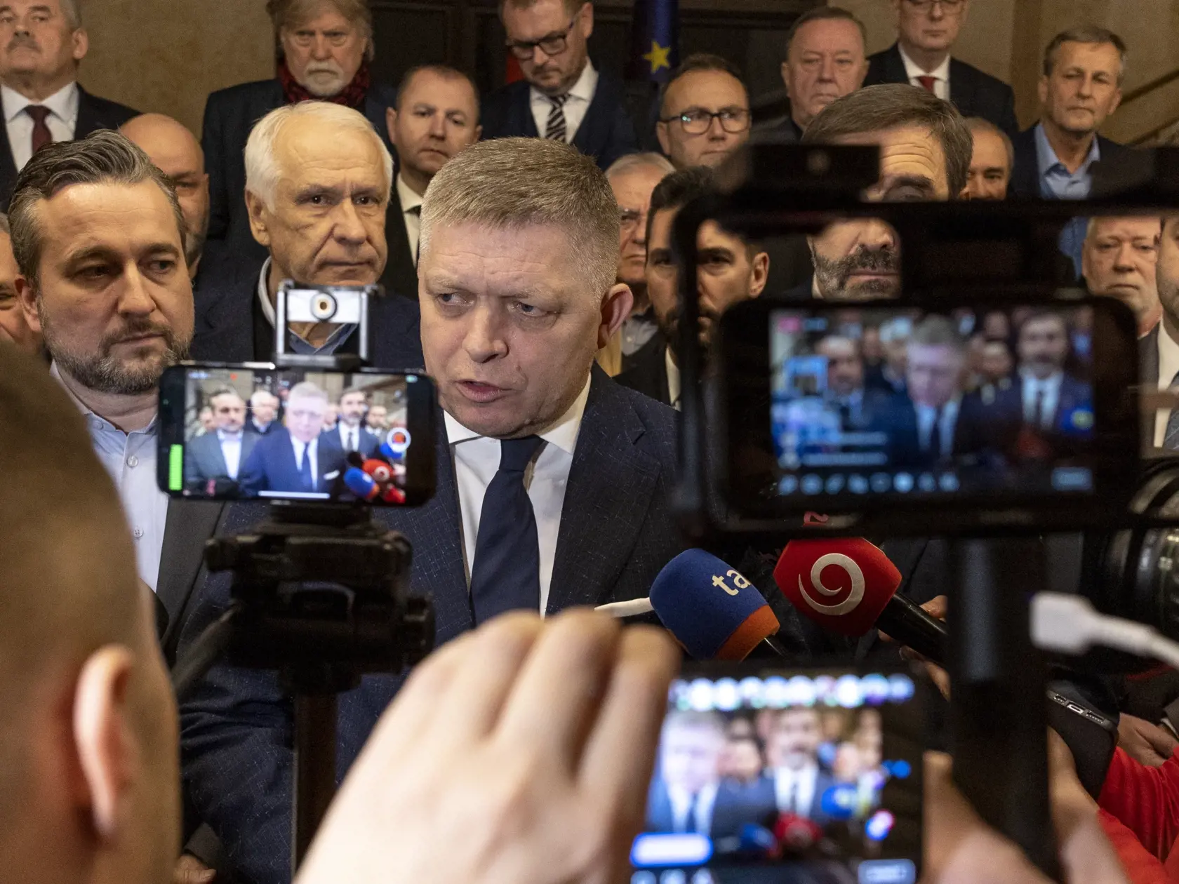 78. schôdza Národnej rady Slovenskej republiky počas ktorej sa poslanci rozhodujú o zotrvaní vlády Eduarda Hegera. Na snímke je Robert Fico.