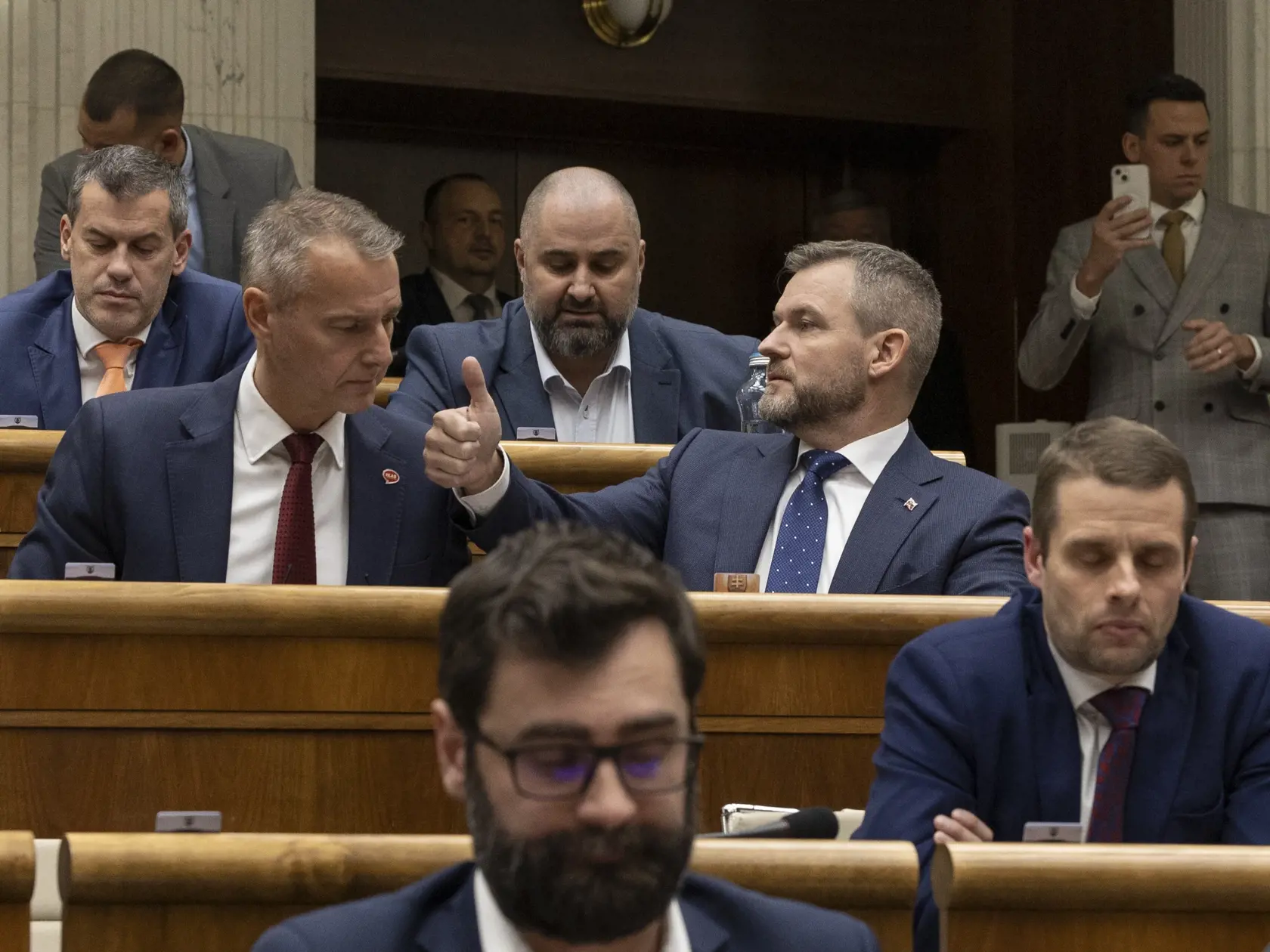 78. schôdza Národnej rady Slovenskej republiky počas ktorej sa poslanci rozhodujú o zotrvaní vlády Eduarda Hegera. 