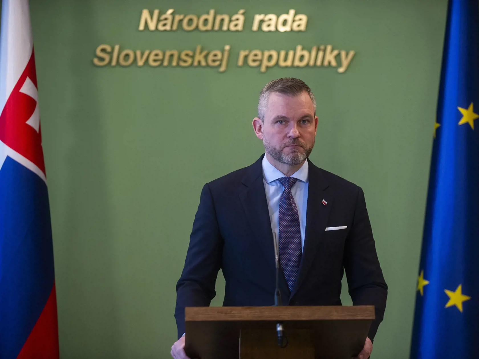 Peter Pellegrini sa na svojej sociálnej sieti vyjadril k prípadu Hudáček. Vo videu mu vyjadruje podporu a ľuďom odkazuje, aby sa prebrali!