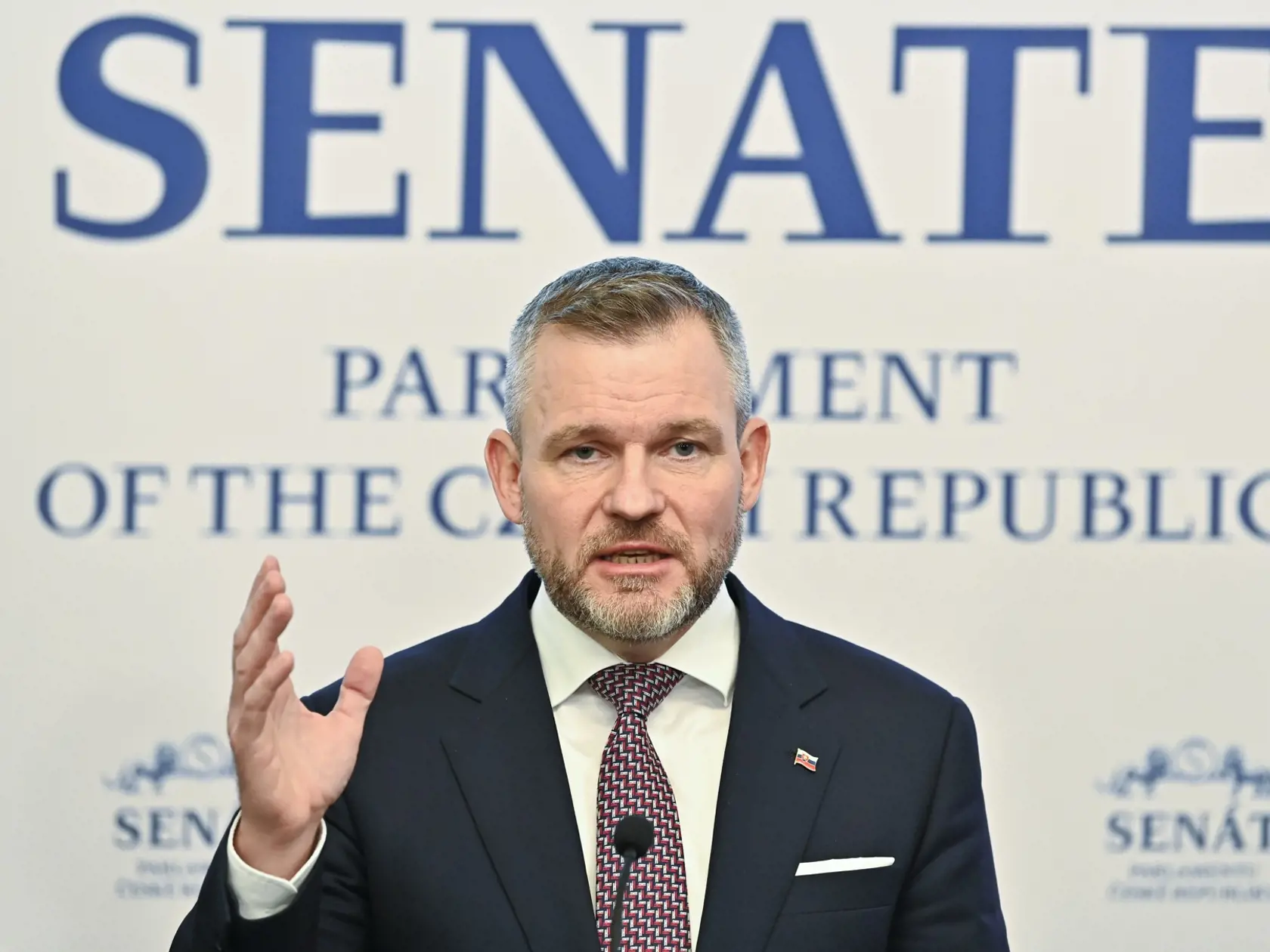 Peter Pellegrini sa na svojej sociálnej sieti vyjadril k prípadu Hudáček. Vo videu mu vyjadruje podporu a ľuďom odkazuje, aby sa prebrali!