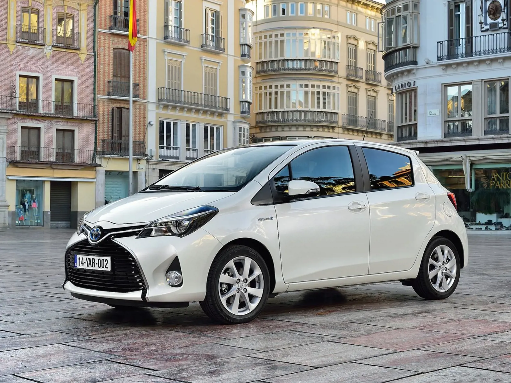 1. Toyota Yaris zaznamenala v kategórii 2- až 3-ročných áut do 10-tisíc eur 3,6 % závažných nedostatkov (neprešli technickou kontrolou), autá zohľadnené vo výbere mali najazdených priemerne 32 tisíc kilometrov. V absolútnom poradí obsadilo auto 20 miesto.