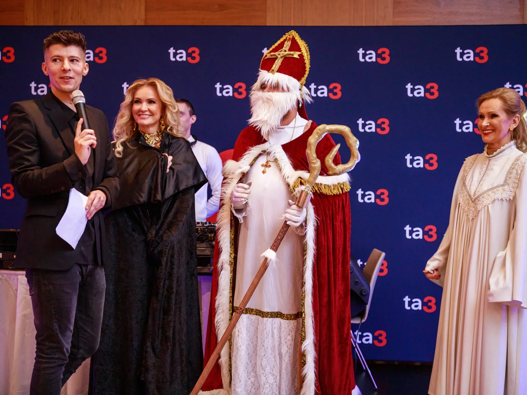Vianočná párty televízie ta3. O zábavu núdza rozhodne nebola.