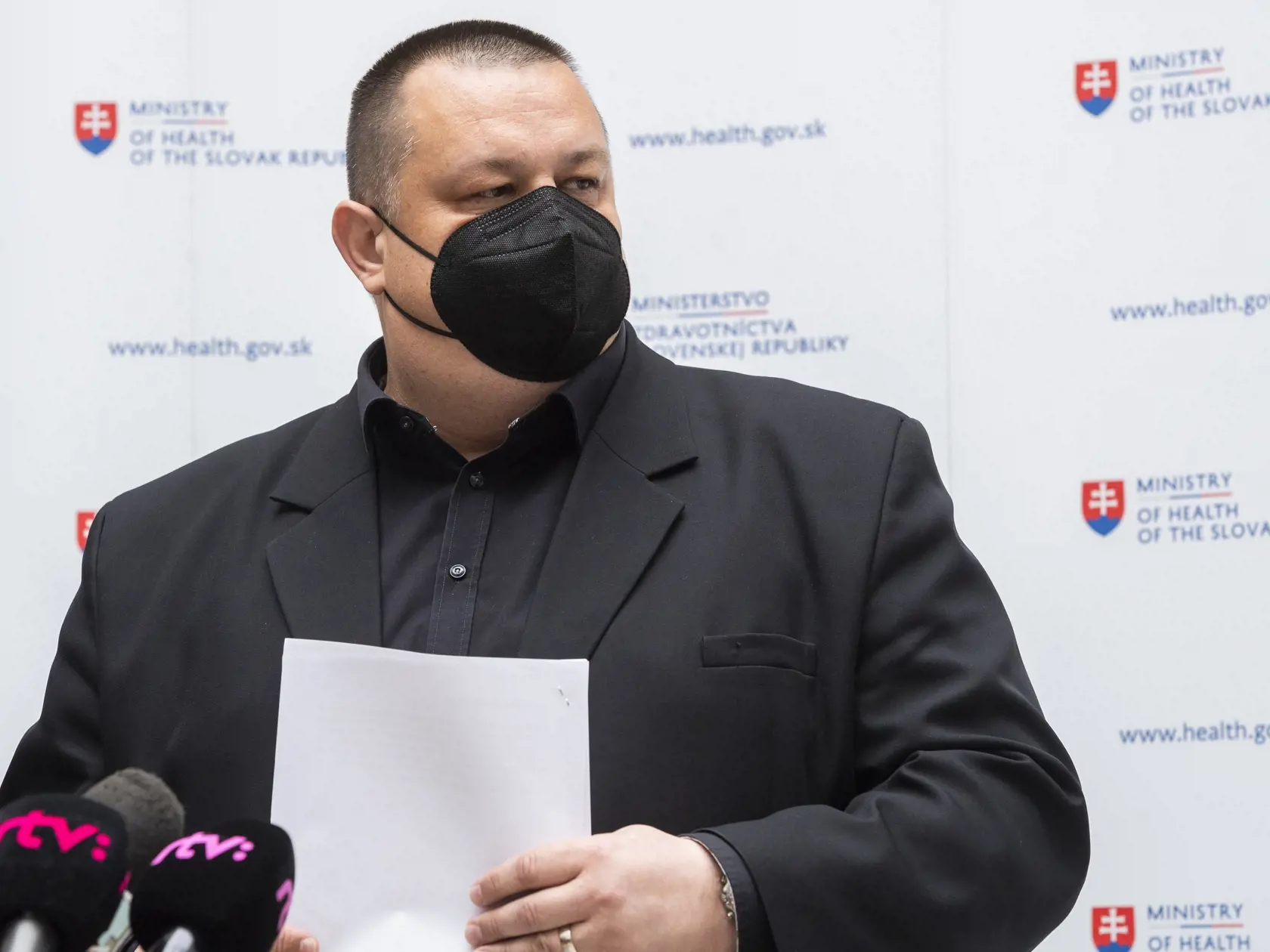 Na snímke hlavný hygienik SR Ján Mikas. Informoval že všetky osoby s novým variantom kolumbijského typu sú v domácej izolácii.