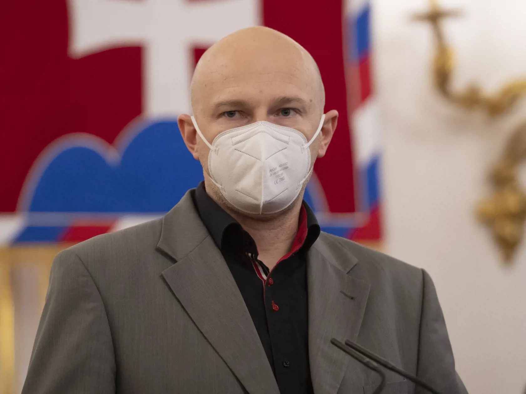 Virológ Boris Klempa zo Slovenskej akadémie vied vysvetľuje, prečo kolumbijská mutácia vyvoláva obavy. Momentálne už pribúdajú prípady tohto variantu aj v USA a v Španielsku, potvrdený bol už aj v ďalších európskych krajinách, ako je Dánsko, Nemecko, Holandsko. Ide o krajiny ktoré veľa sekvenujú, takže skutočný rozsah môže byť väčší.