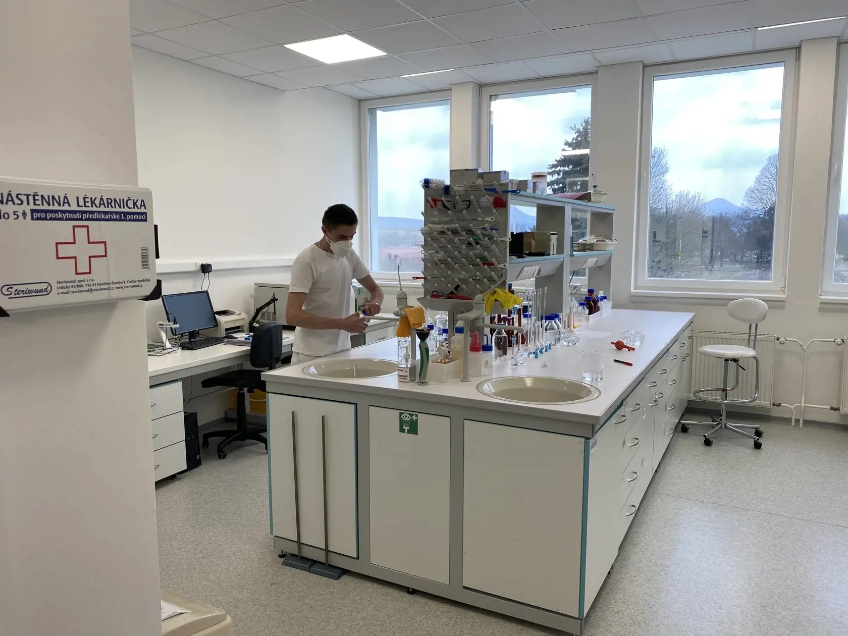 Mikas chce všetky odobraté PCR vzorky sekvenovať v laboratóriu.