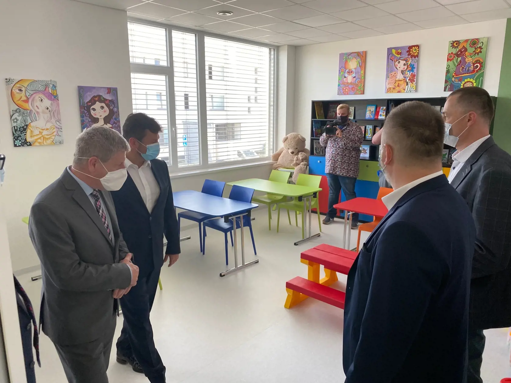 Lengvarský v michalovskej nemocnici neobišiel ani miestnosť určenú pre deti.